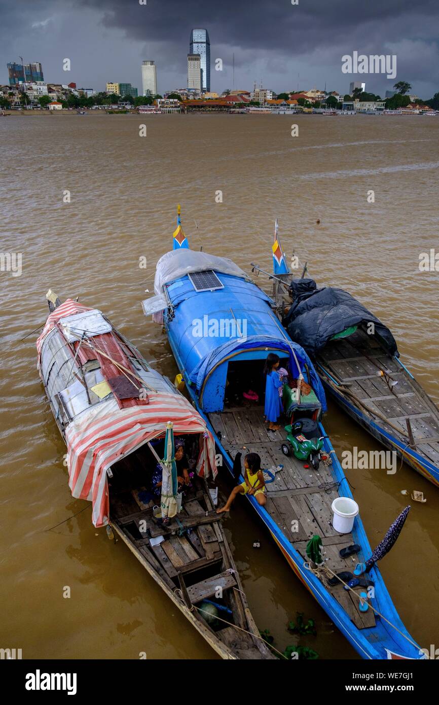 Kambodscha, Phnom Penh, Cham ethnische Gruppe Menschen, die auf ihren Booten Stockfoto