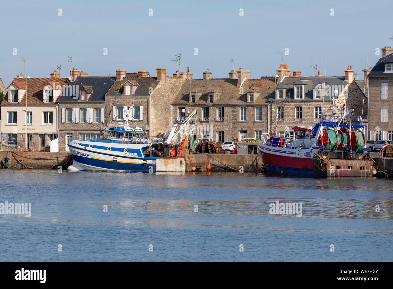 Manche, Cotentin, Frankreich, Barfleur, mit der Bezeichnung Les Plus Beaux Dörfer de France (The Most schöne Dörfer von Frankreich), der kleine Fischerhafen Stockfoto