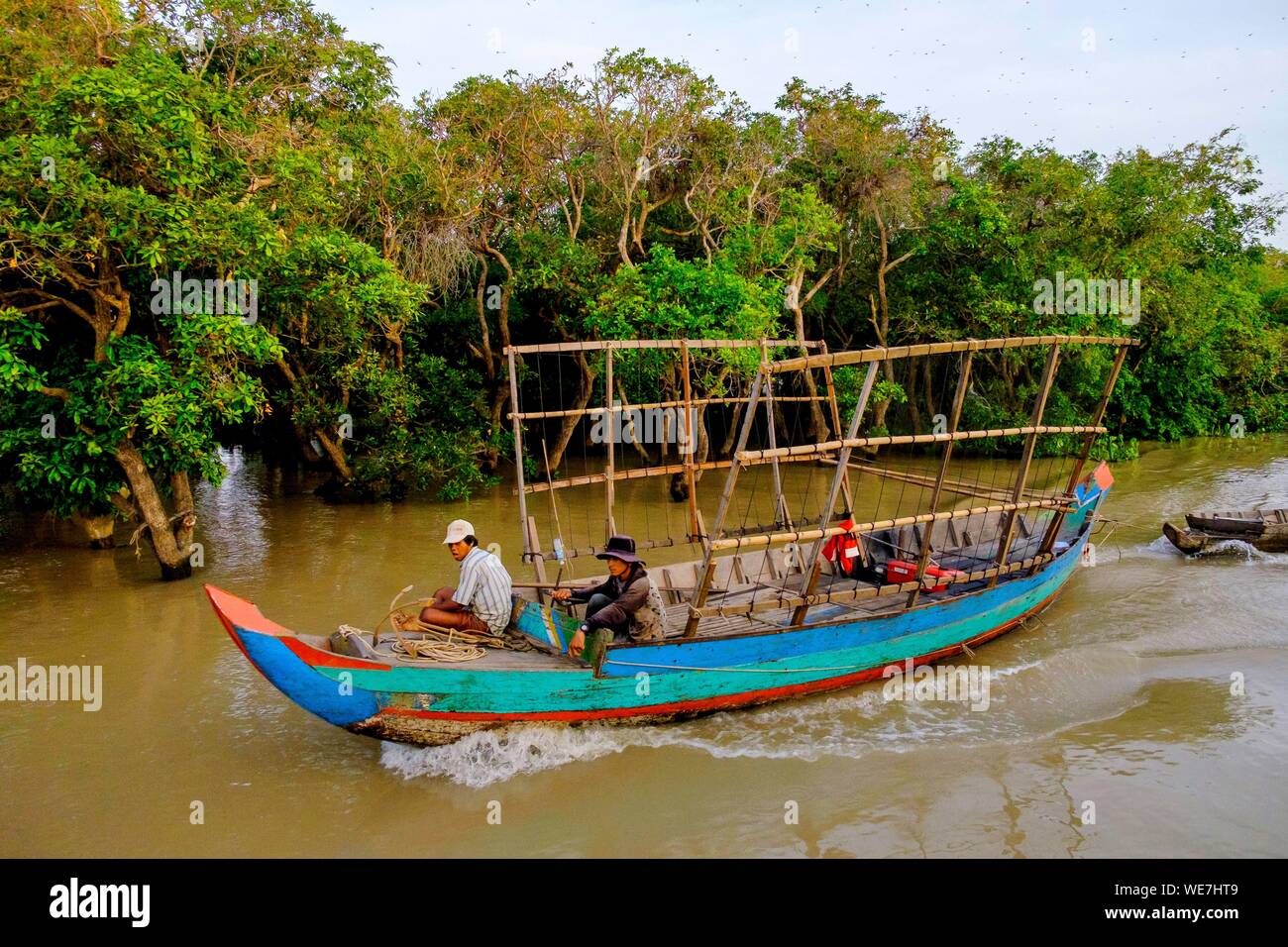 Kambodscha, Kompong Phluc oder Kampong Phluc, in der Nähe von Siem Reap, Fischer in der Nähe der überschwemmten Wald am Ufer des Tonlé Sap See Stockfoto