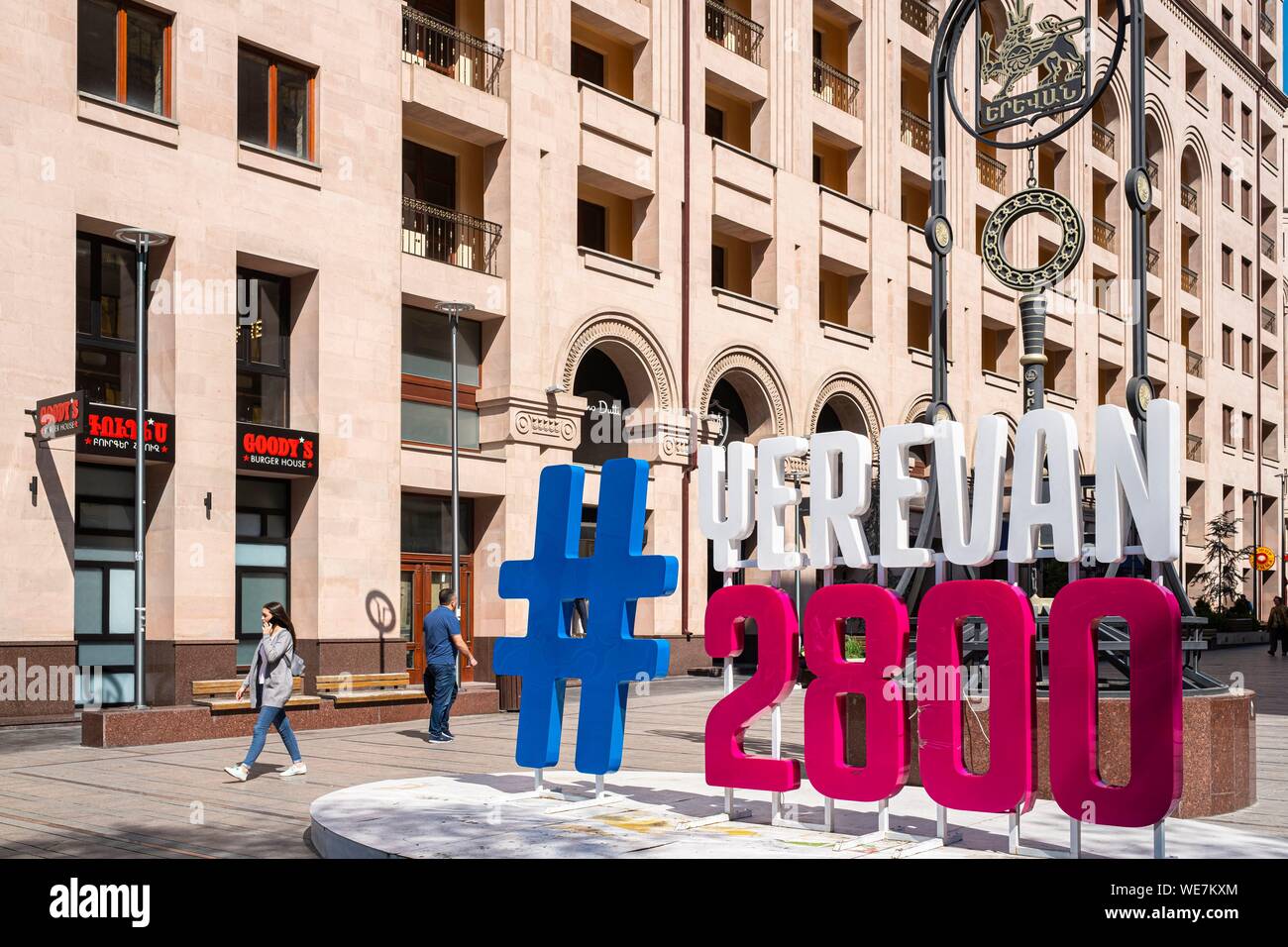 Armenien, Yerevan, Northern Avenue, Fußgängerzone und Einkaufsstraße im Stadtzentrum, Oktober 2018 markiert den 2800. Jahrestag der Gründung von Eriwan Stockfoto