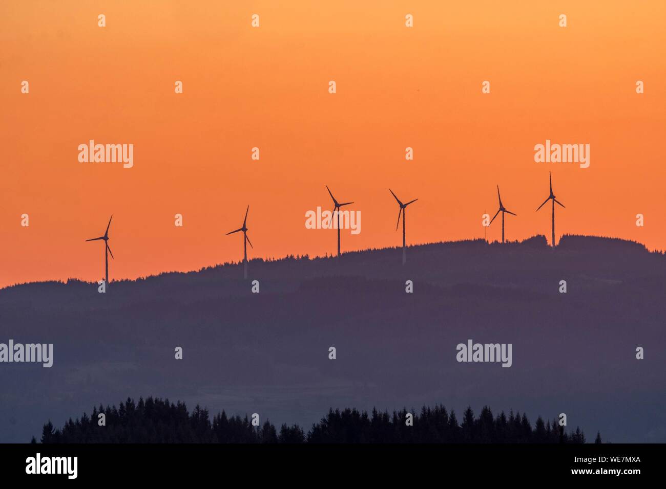 Frankreich, Ardèche, Parc Naturel Regional des Monts d'Ardèche (regionalen Naturparks der Berge der Ardèche), Wind Farm in der Nähe von Le Cheylard, Vivarais, sucs Bereich Stockfoto