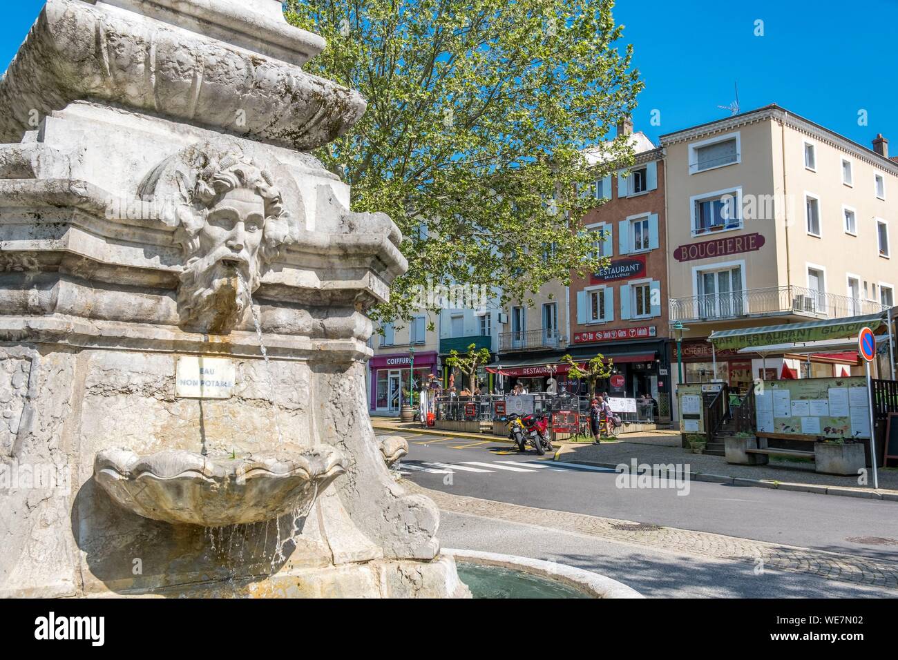 Frankreich, Ardèche, Parc Naturel Regional des Monts d'Ardèche (Monts d'Ardèche Regionaler Naturpark), Lamastre, Springbrunnen, Vivarais, sucs Bereich Stockfoto