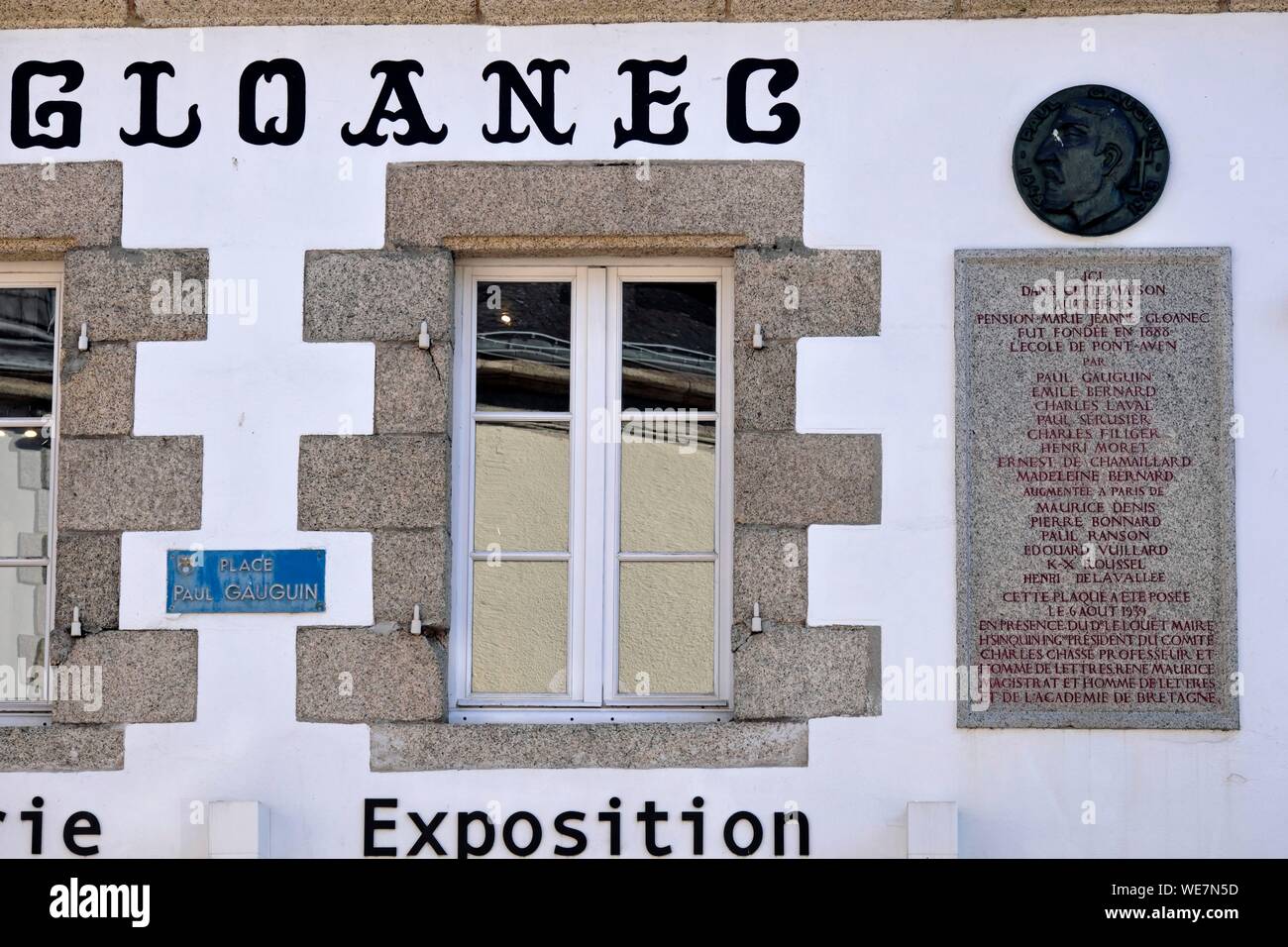 Frankreich, Finistere, Pont Aven, Paul Gauguin, Plaque, Haus, wo die Schule von Pont ven von Malern wie Paul Gauguin gegründet wurde. Stockfoto