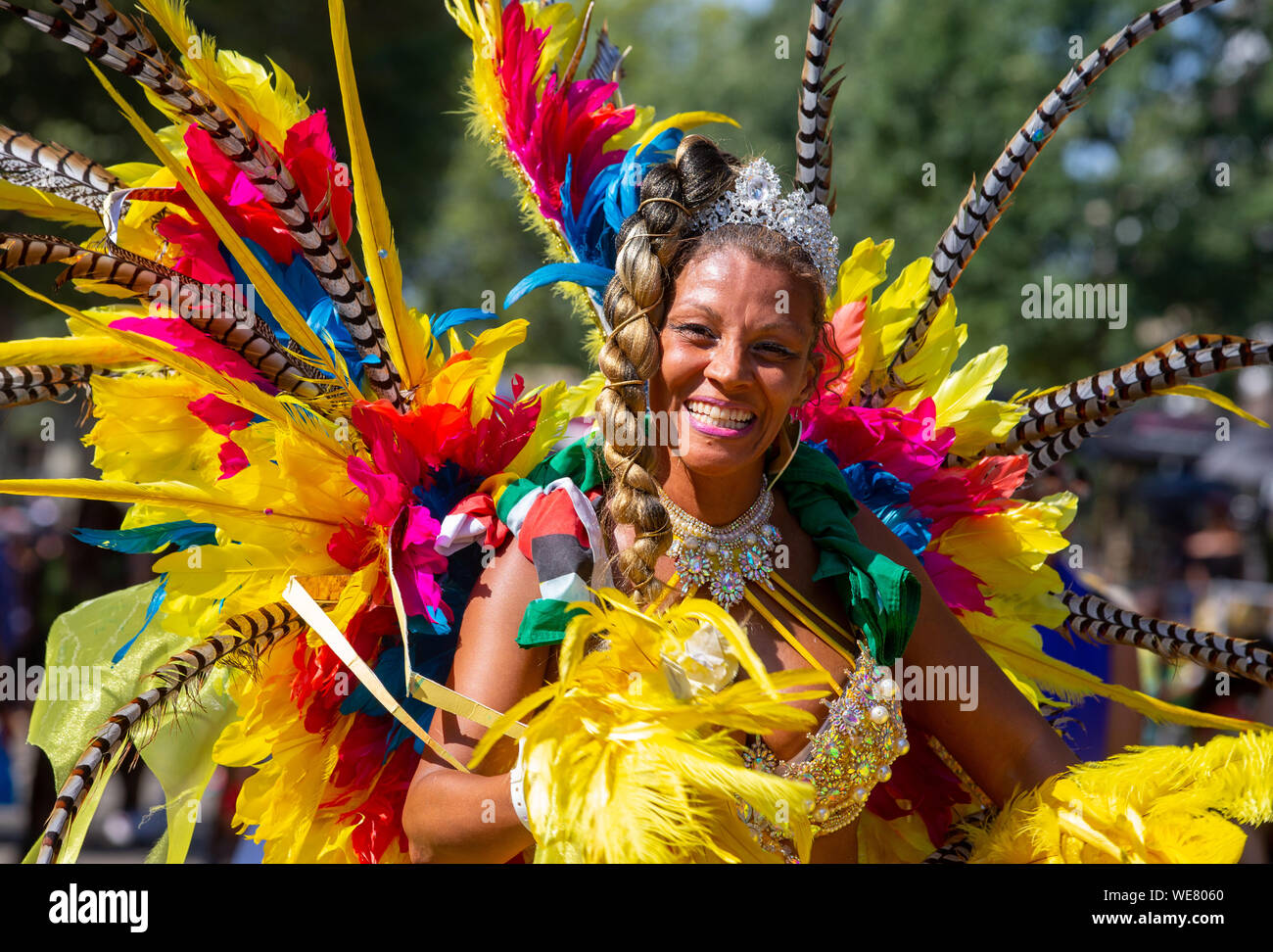 Bunte Kostüme auf der Notting Hill Carnival, feiert der karibischen Kultur. Es zieht sich über 2 Millionen Menschen jährlich. Stockfoto