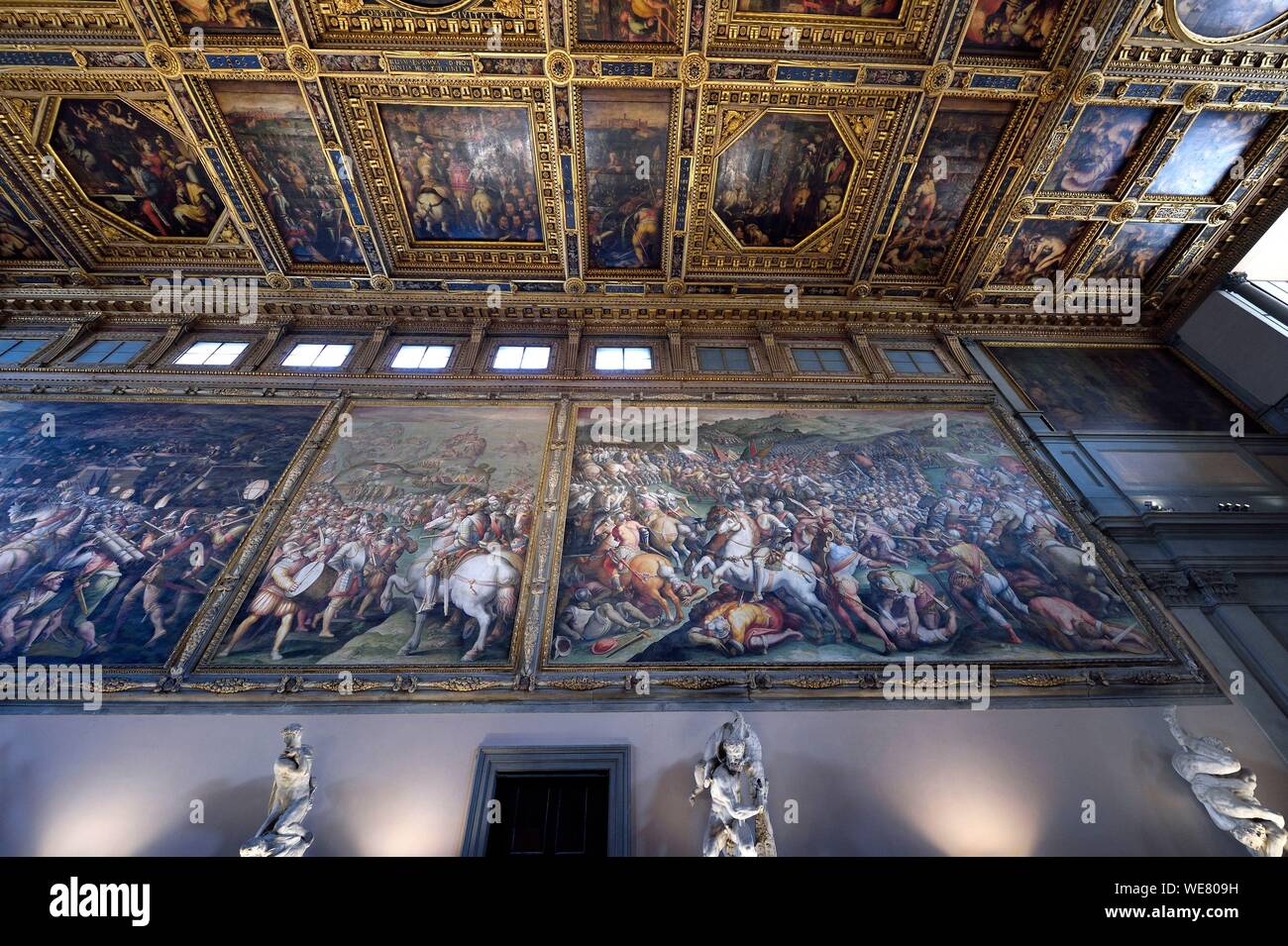 Italien, Toskana, Florenz, ein UNESCO Weltkulturerbe, der Palazzo Vecchio, Salone dei Cinquecento (Saal der Fünfhundert), die Kassettendecke mit Vasari von Gemälden dekoriert Stockfoto