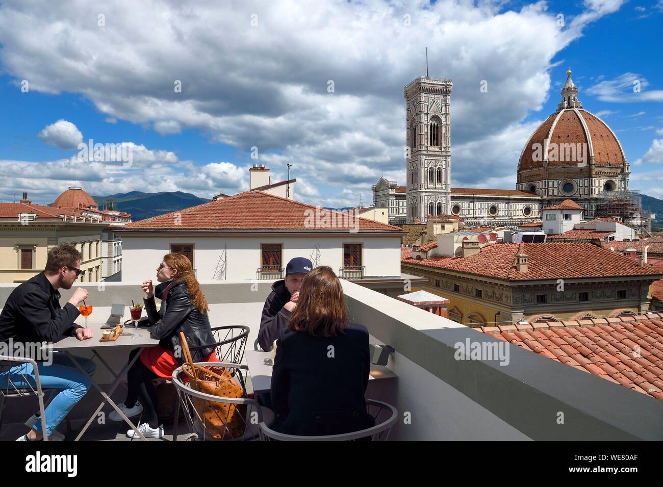 Italien, Toskana, Florenz, ein UNESCO Weltkulturerbe, Blick auf die Kathedrale von Santa Maria Del Fiore (Dom) von der Terrasse der Rinascente Stockfoto