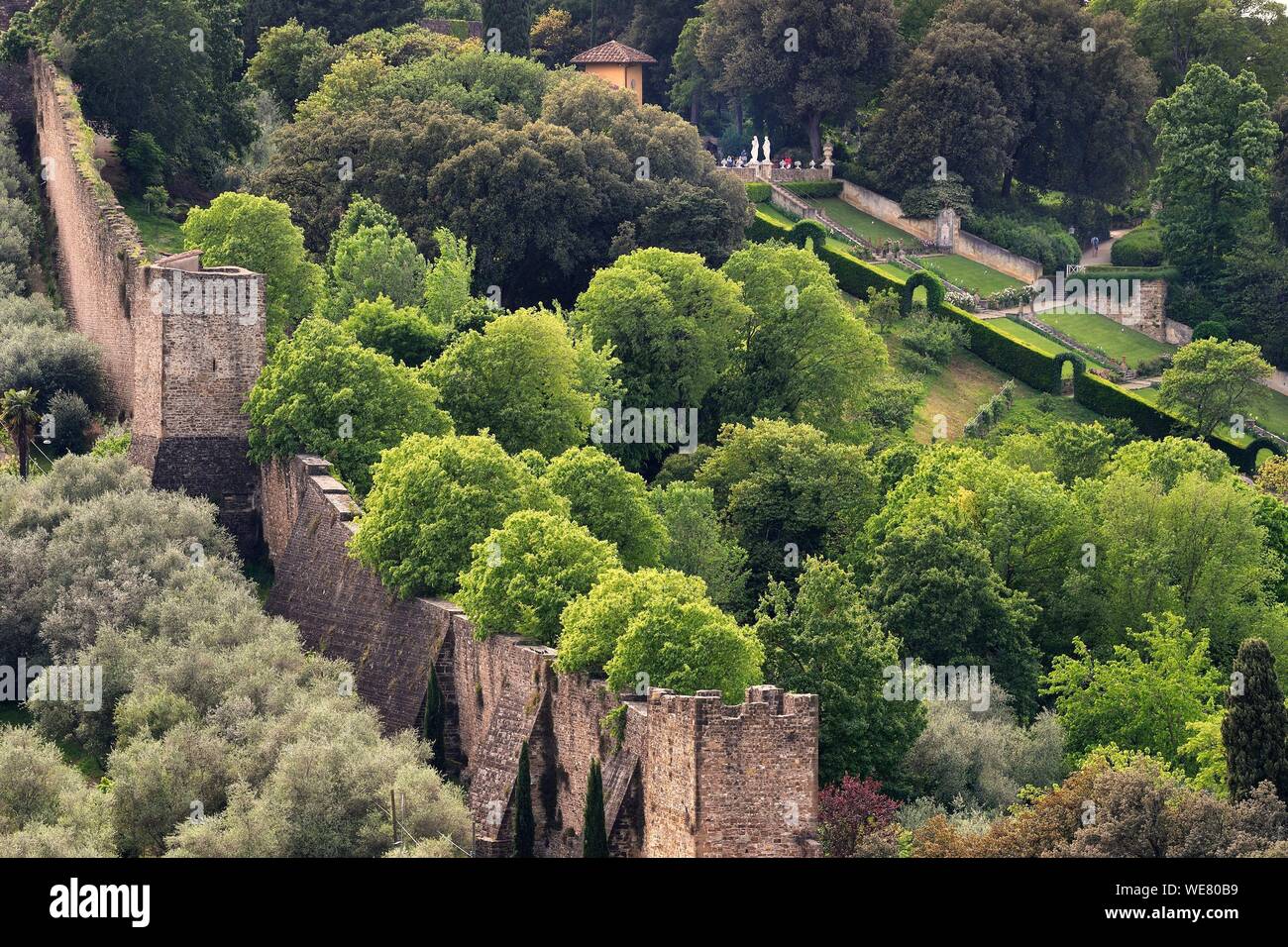 Italien, Toskana, Florenz, ein UNESCO Weltkulturerbe, die Mauern der mittelalterlichen Stadt und er Giardino Bardini Stockfoto