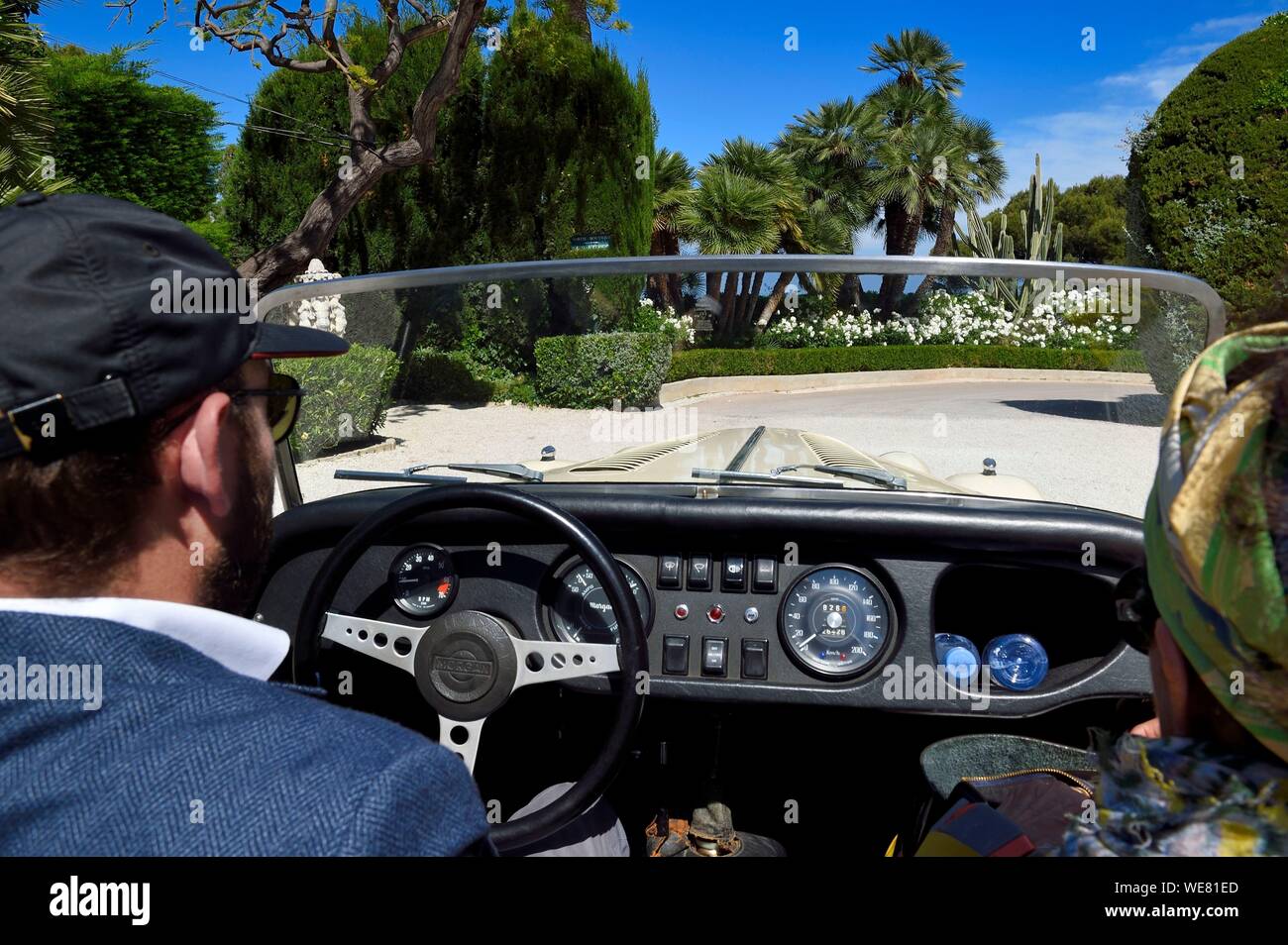 Frankreich, Alpes Maritimes, Saint Jean Cap Ferrat, Morgan Roadster 4/4 Oldtimer in der Gasse die Villa Ephrussi de Rothschild Stockfoto