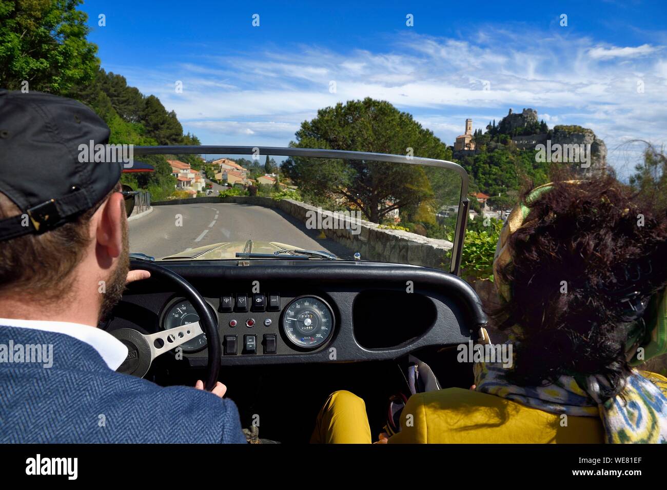 Frankreich, Alpes Maritimes, entdecken Sie die Küste in einem Morgan Roadster 4/4 Oldtimer, hier auf der Straße zum Dorf Eze gehen Stockfoto
