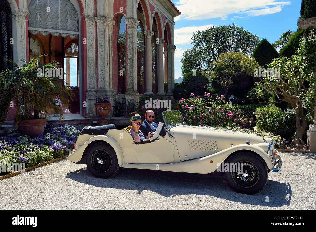 Frankreich, Alpes Maritimes, Saint Jean Cap Ferrat, Morgan Roadster 4/4 Oldtimer vor der Villa Ephrussi de Rothschild Stockfoto