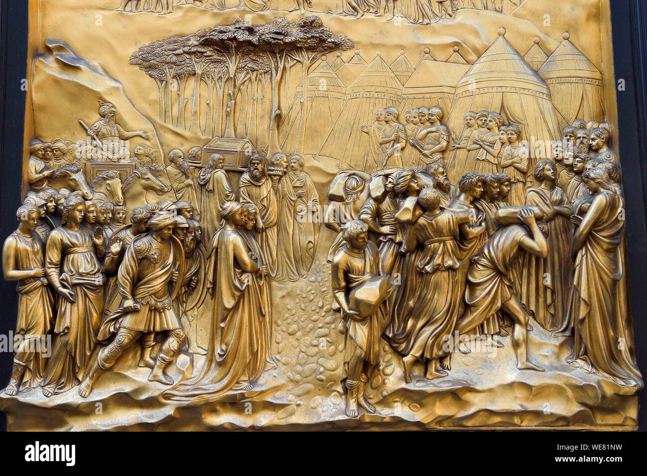 Italien, Toskana, Florenz, ein UNESCO Weltkulturerbe, Duomo District, San Giovanni Baptisterium (Taufbecken von St. John), Porta del Paradiso (Gates of Paradise), dekoriert mit einer Bibel Szene geschnitzt von Ghiberti, hier die Geschichte von Josua Stockfoto