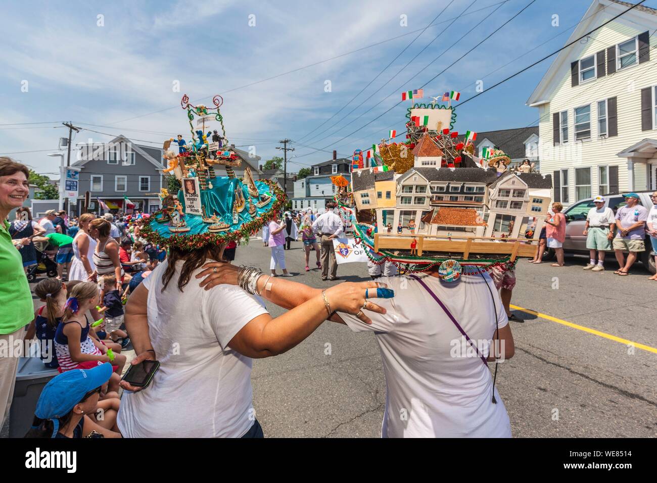 United States, New England, Massachusetts, Cape Ann, Gloucester, Saint Peters Fiesta, traditionelle italienische Angeln Community Festival, die Gloucester hat meine Damen, satirischen und politischen Kommentar über millnery Stockfoto