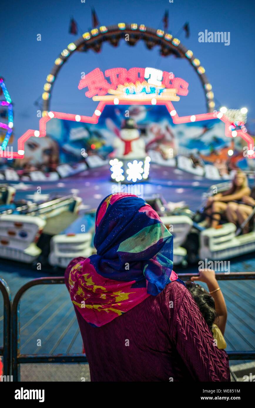 United States, New England, Massachusetts, Cape Ann, Gloucester, Saint Peters Fiesta, traditionelle italienische Angeln Community Festival, Karneval, Frau im Mittleren Osten Kleidung Stockfoto