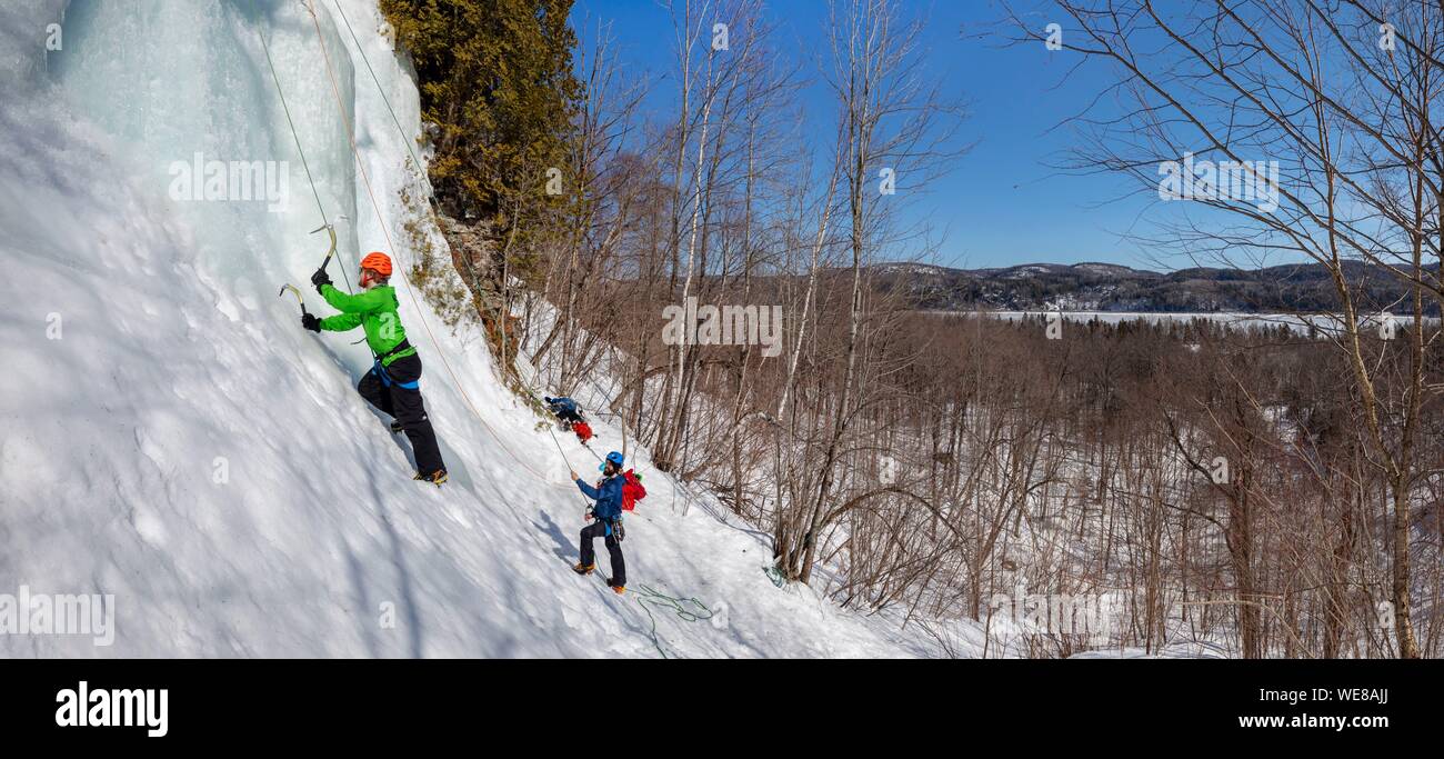 Kanada, Quebec Provinz, Mauricie region, Shawinigan und Umgebung, La Mauricie Nationalpark, Eisklettern, Saint Maurice River Hintergrund Stockfoto