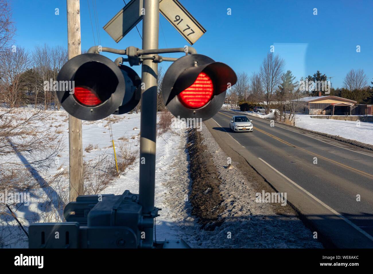 Kanada, in der Provinz Quebec, Via Rail Zug zwischen Quebec und Montreal, Centre-du-Québec region, der Ebene oder der Bahnübergang in der drummondville Bereich Stockfoto