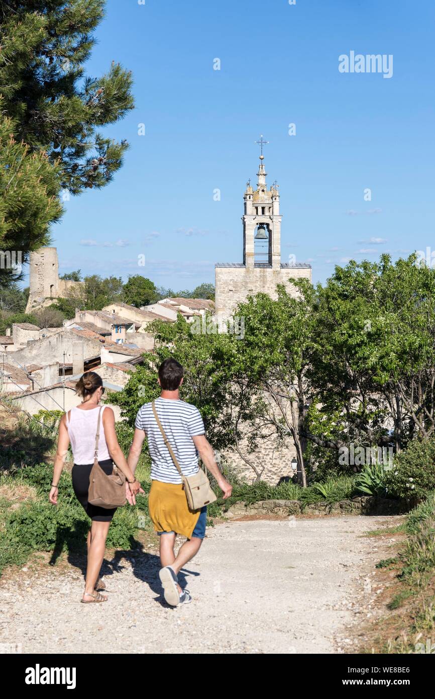 Frankreich, Vaucluse, Regionalen Naturpark Luberon Cucuron, der Sus-Pous Turm oder Burg Turm und der Uhrturm und Glockenturm Stockfoto