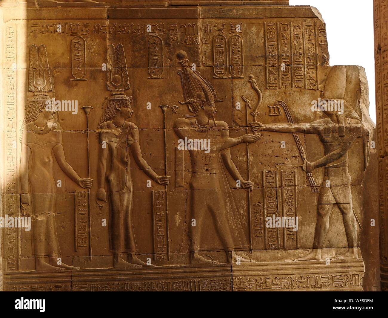 Ägypten, Ägypten, das Niltal, Flachrelief in Kom Ombo Tempel, der dem Krokodil - vorangegangen Gott Sobek geweiht Stockfoto