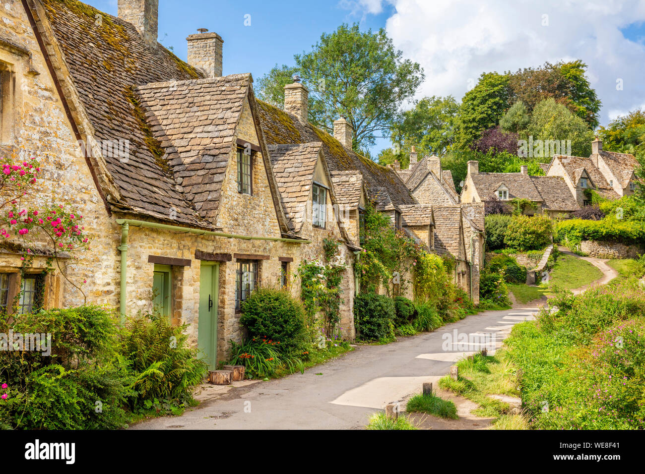 Cotswolds Village of Bibury Weavers Cottages in Arlington Row Bibury Cotswolds Gloucestershire england gb Europa Stockfoto