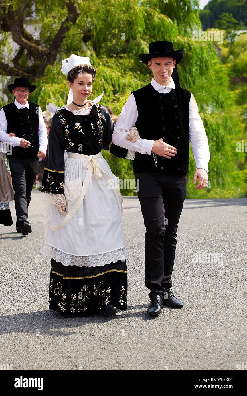 Frankreich, Finistere, Parade der Festival der Stechginster Blumen 2015 in Pont Aven, einzelnen Gruppen Stockfoto