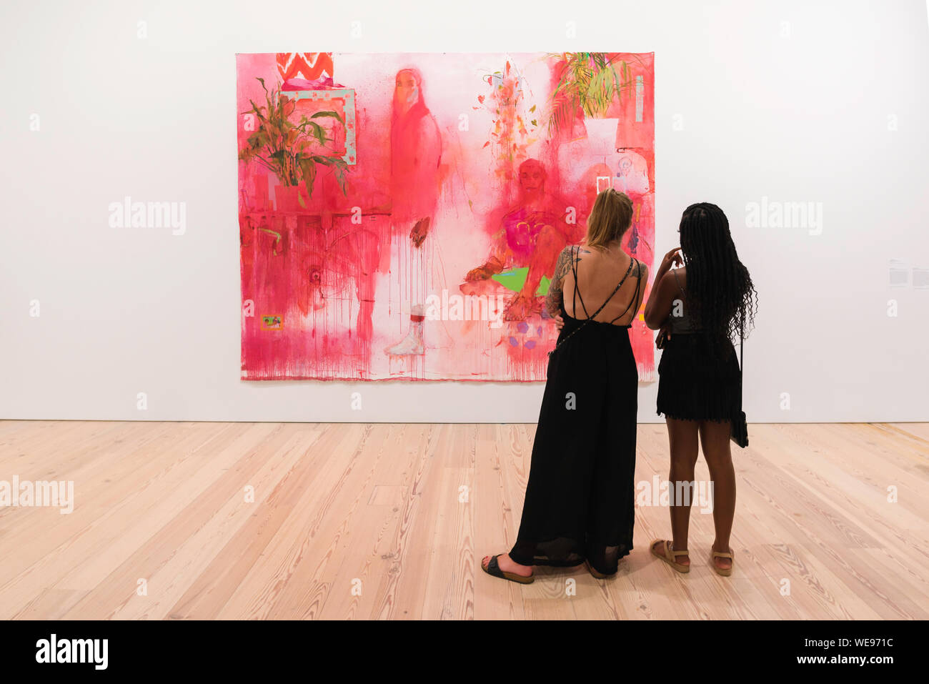 Whitney Museum, Blick auf zwei junge Frauen auf einem Gemälde von Jennifer Packer (eine Lektion in Sehnsucht), Whitney Museum der amerikanischen kunst, New York City suchen. Stockfoto