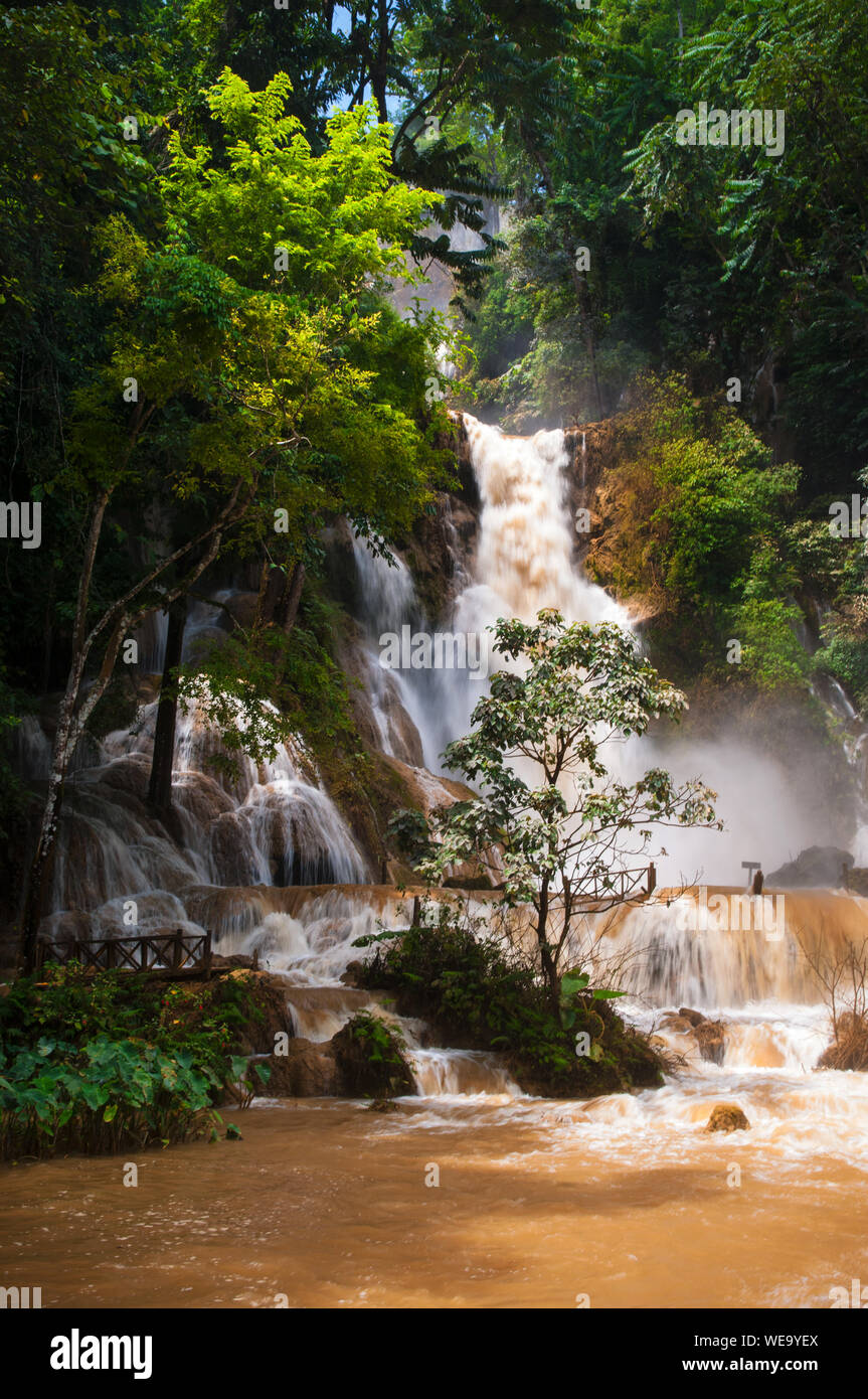 Kuang Si Wasserfall in Luang Prabang, Laos während der Monsunzeit. Stockfoto