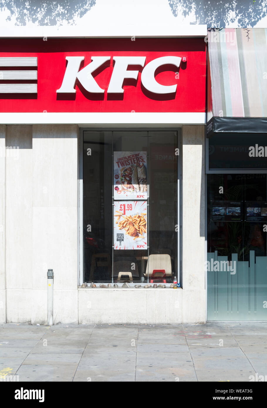 KFC Kentucky Fried Chicken Outlet in der King Street, Hammersmith, London, W6, UK Stockfoto