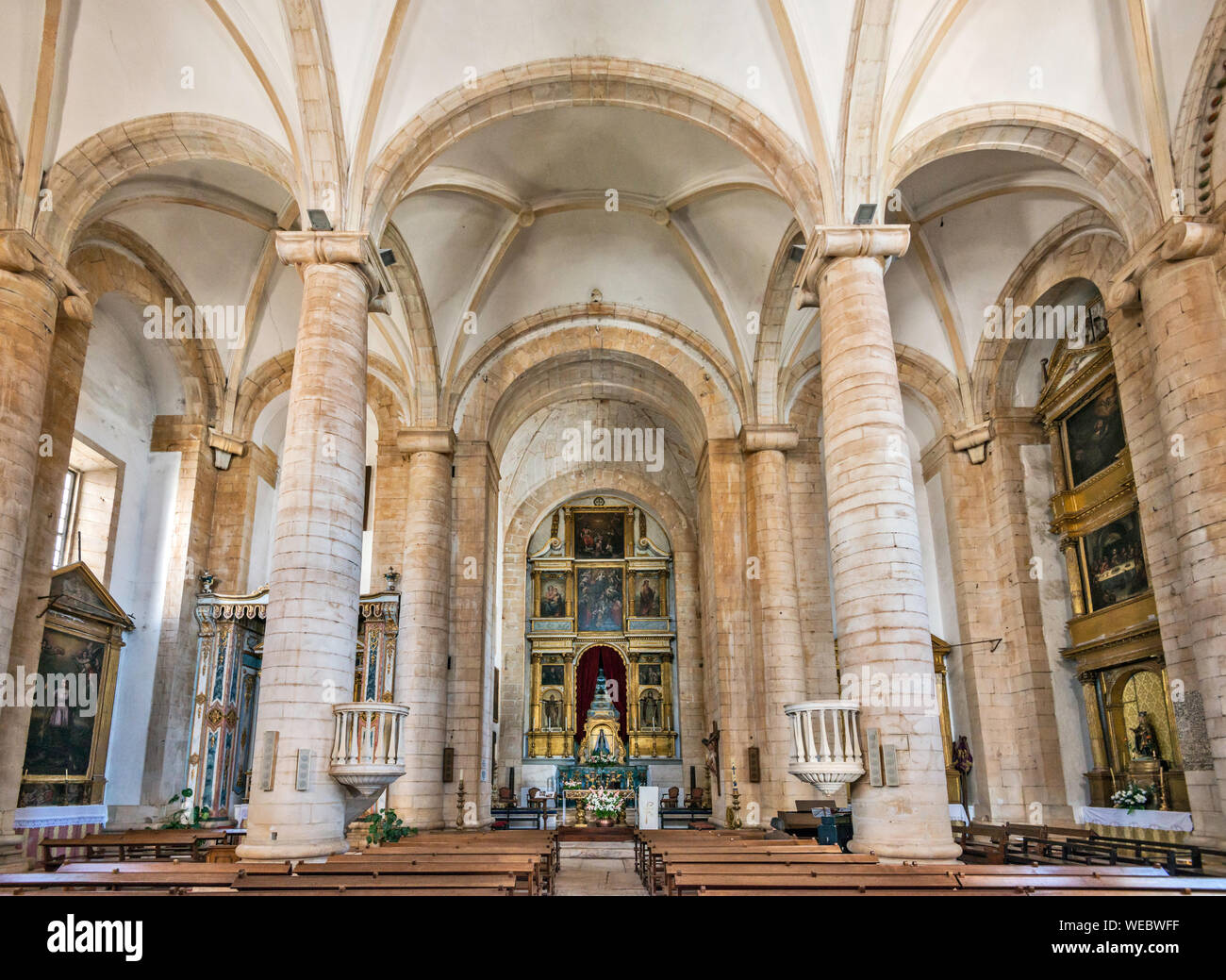 Innenraum der Igreja de Santa Maria, Kirche auf dem Burgberg in Estremoz, Évora, Alentejo Central District, Portugal Stockfoto
