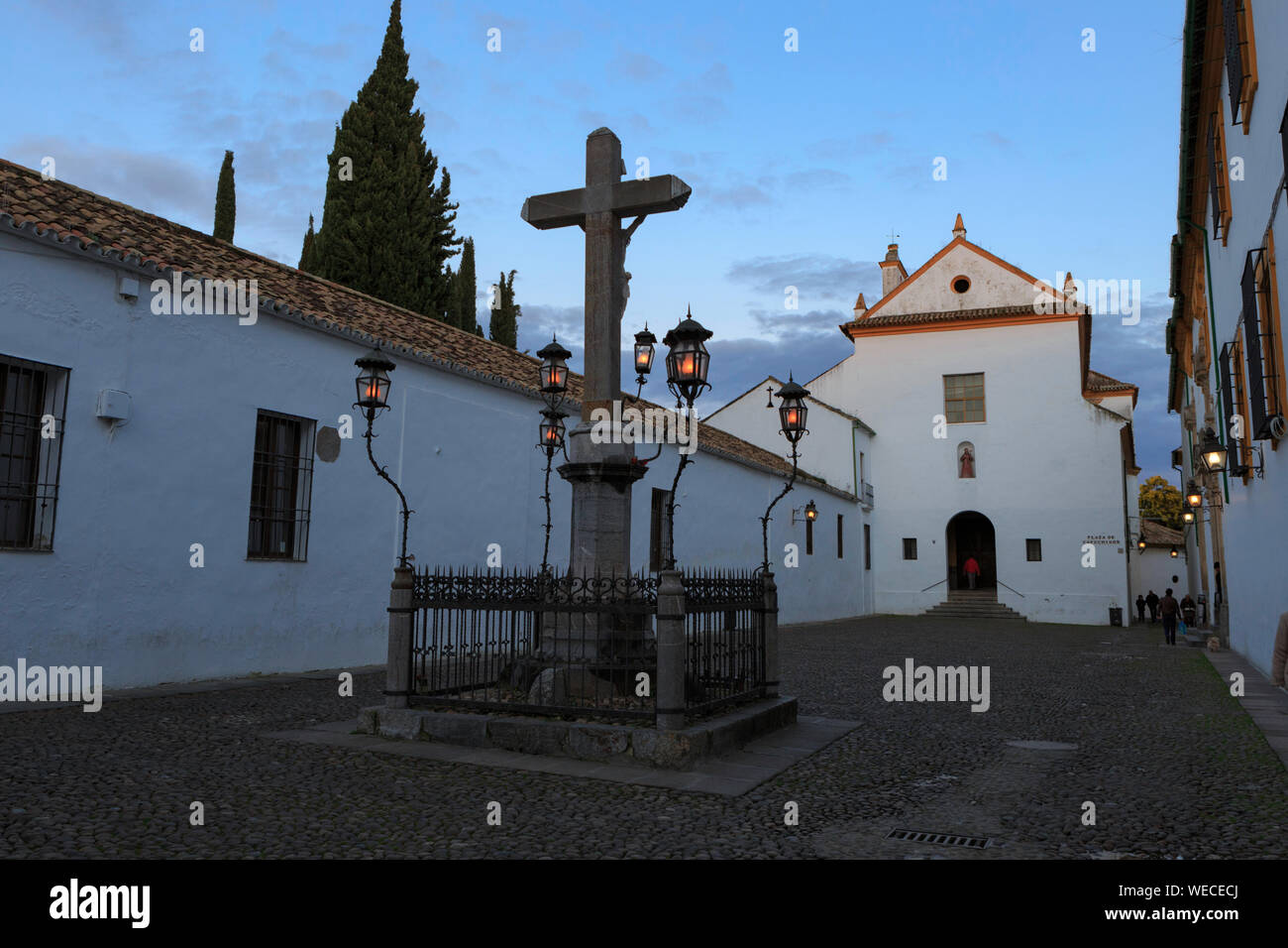 Cordoba, Spanien, 2,2014; Capuchinos Platz mit Denkmal Christus der Laternen Stockfoto