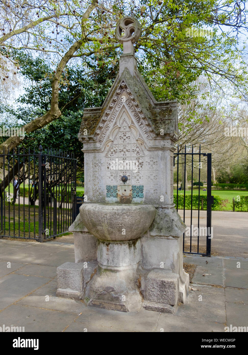 Victorian gothic Trinkwasser Brunnen gebaut 1861, Lincoln's Inn Fields, London, England, Großbritannien Stockfoto