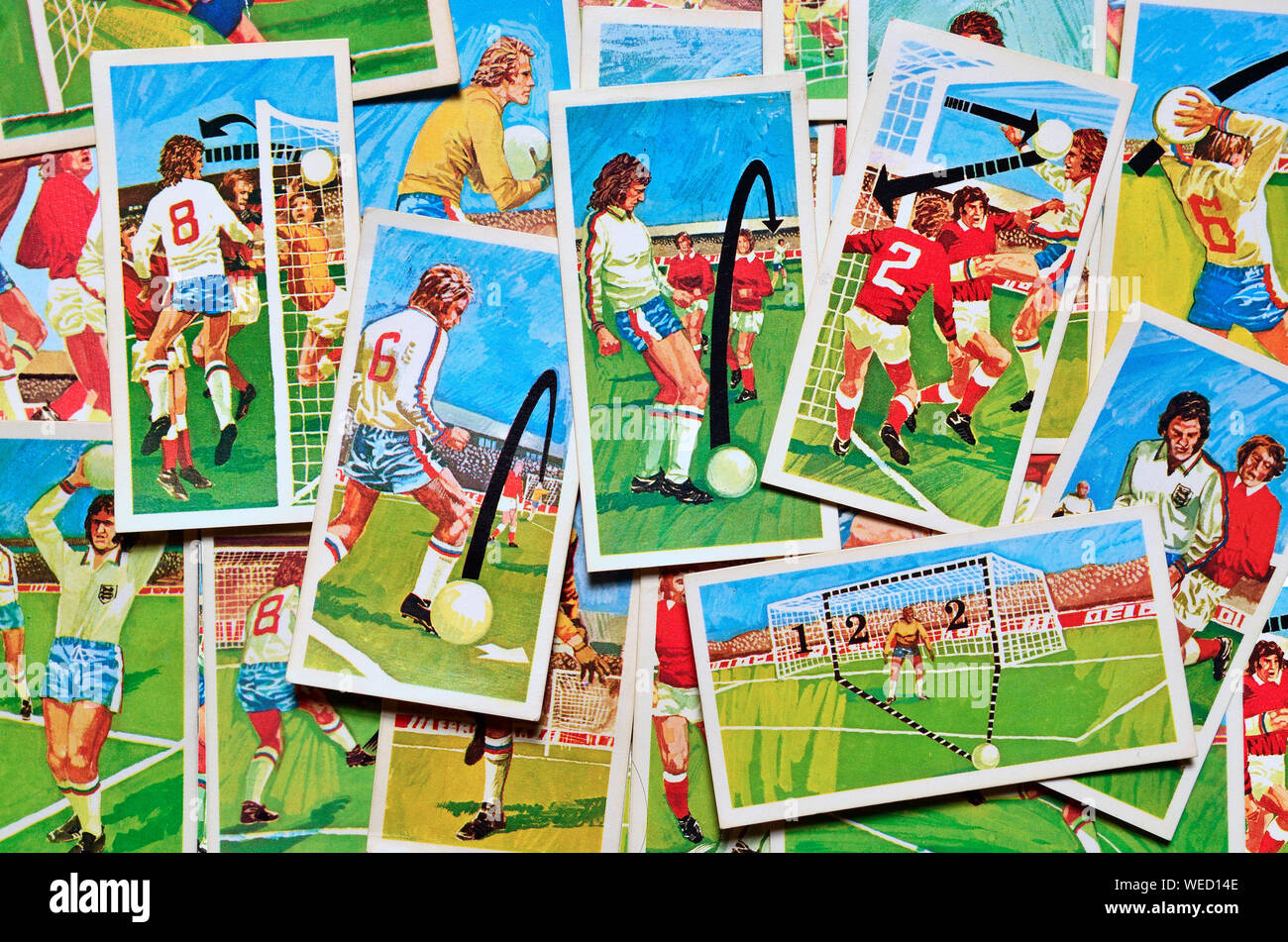 Sammelkarten: Besser spielen Fußball (Brooke Bond P G Tipps: 1976) Stockfoto
