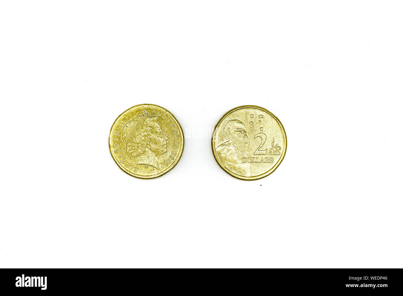 Australian Dollar Münzen auf weißem Hintergrund. Zwei Dollar. Stockfoto