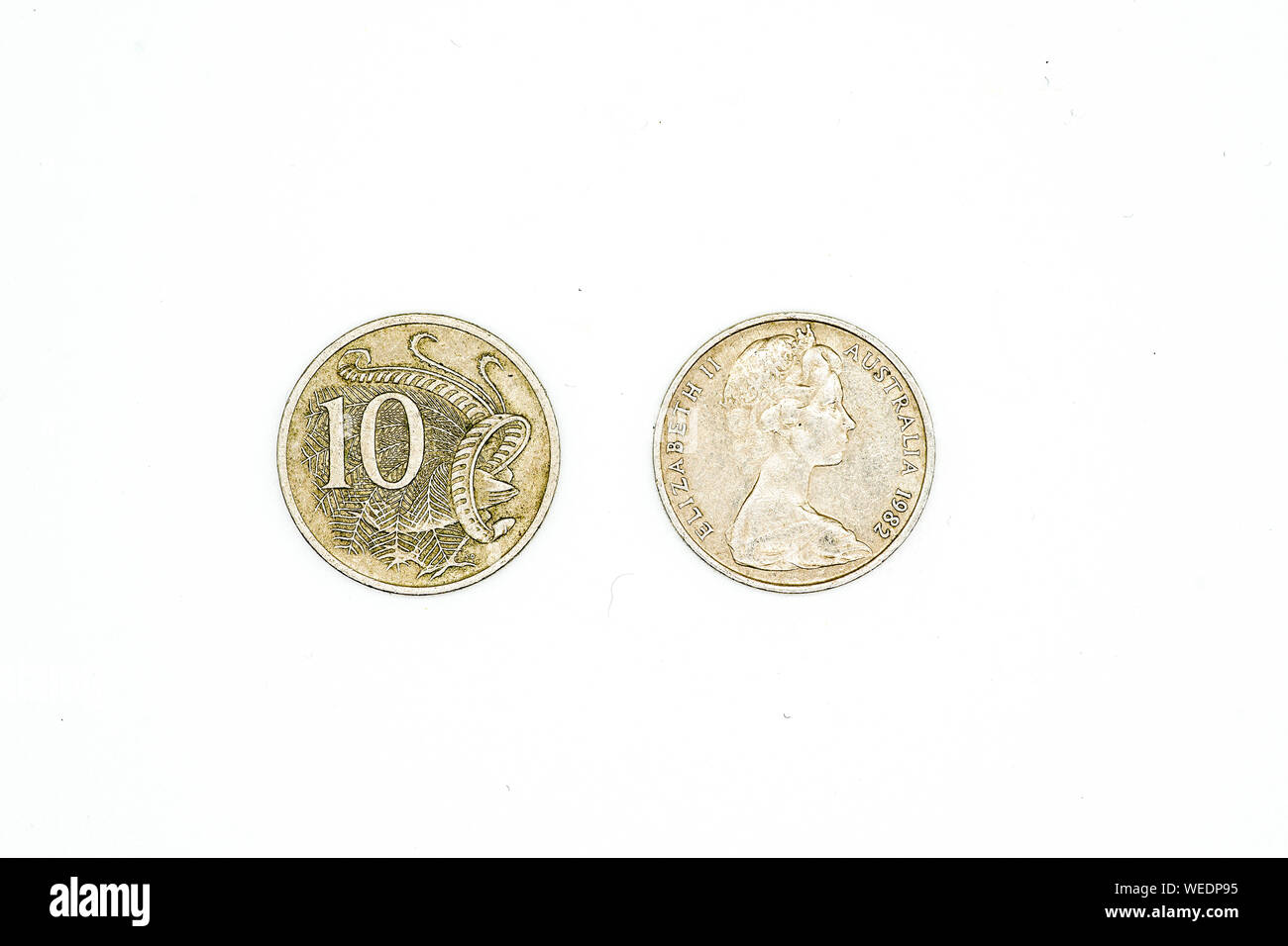 Australian Dollar Münzen auf weißem Hintergrund. 10 Cent Stockfoto