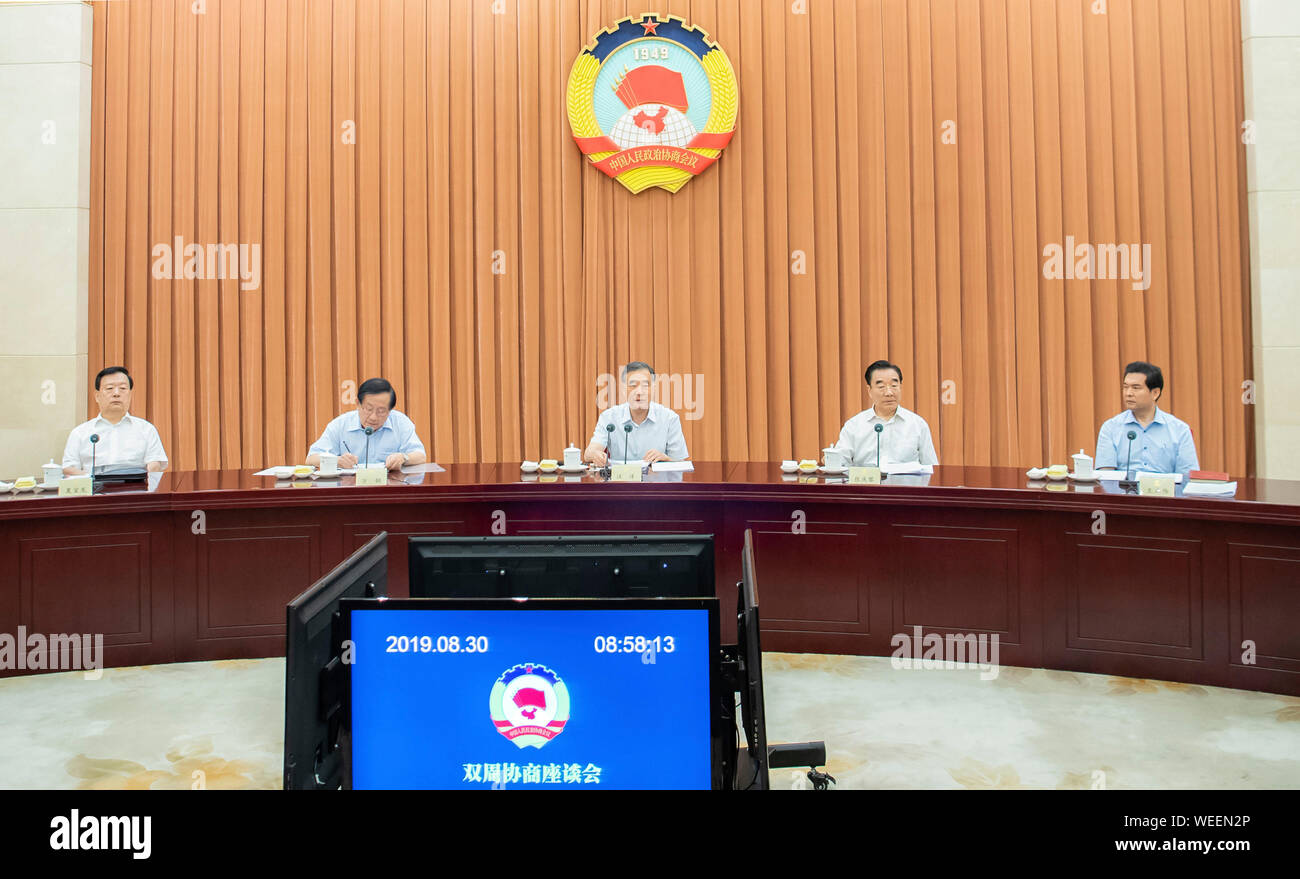 Peking, China. 30 Aug, 2019. Wang Yang, Mitglied des Ständigen Ausschusses des Politbüros der Kommunistischen Partei Chinas und Vorsitzender des Zentralausschusses der Chinese People's Political Consultative Conference National Committee, leitet ein bi-weekly Beratungsgespräch in Peking, der Hauptstadt von China, Nov. 30, 2019. Credit: zhai Jianlan/Xinhua/Alamy leben Nachrichten Stockfoto