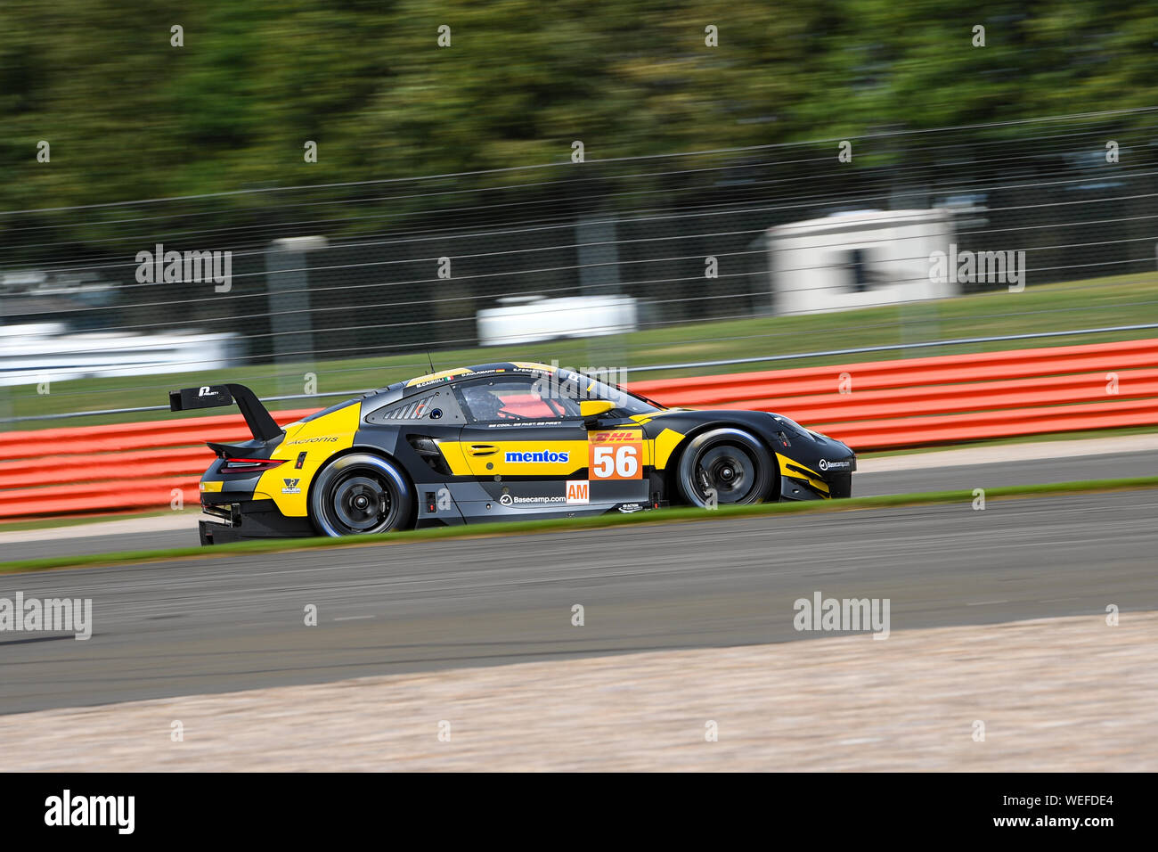 TOWCESTER, VEREINIGTES KÖNIGREICH. 30 Aug, 2019. TEAM PROJEKT 1 (DEU) - Porsche 911 RSR: Egidio Perfetti (NOR)/David Heinemeier Hansson (DNK)/Matteo Cairoli (ITA) während der Freien Praxis 1 der FIA World Endurance Championship mit 4 Stunden Silverstone Silverstone Circuit am Freitag, August 30, 2019 in TOWCESTER, ENGLAND. Credit: Taka G Wu/Alamy leben Nachrichten Stockfoto