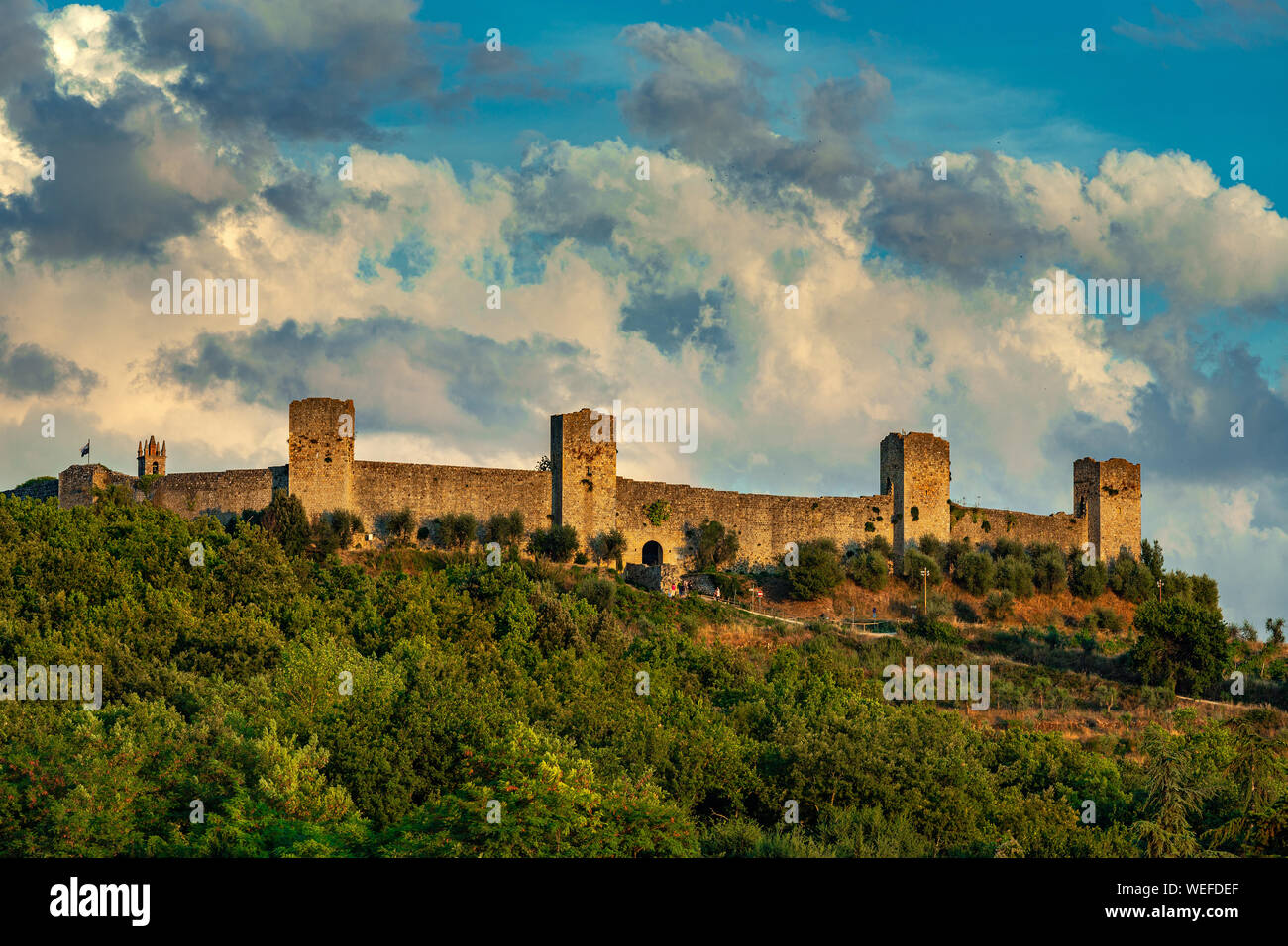 Wand Anblick der mittelalterlichen Stadt Monteriggioni in der Toskana, Italien Stockfoto