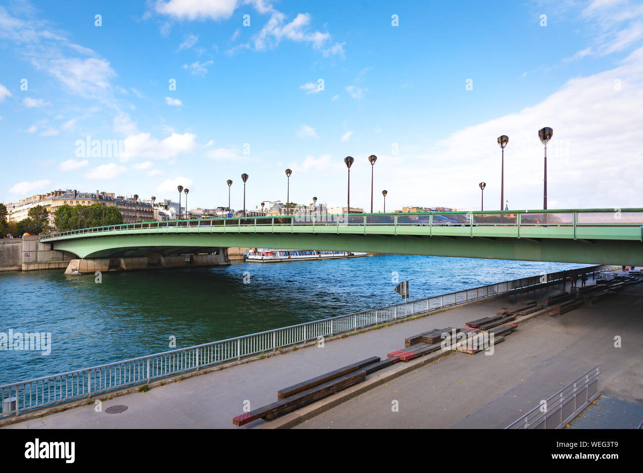 Alma Brücke in Paris an einem sonnigen Tag Stockfoto