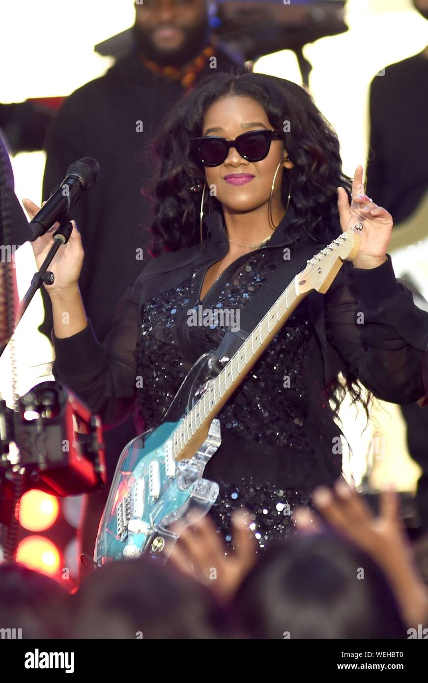 New York, NY, USA. 30 Aug, 2019. Gabriella Wilson auf der Bühne für H.E.R. In Konzert live auf der NBC Today Show, Rockefeller Center Today Show Plaza, New York, NY 30. August 2019. Credit: Kristin Callahan/Everett Collection/Alamy leben Nachrichten Stockfoto