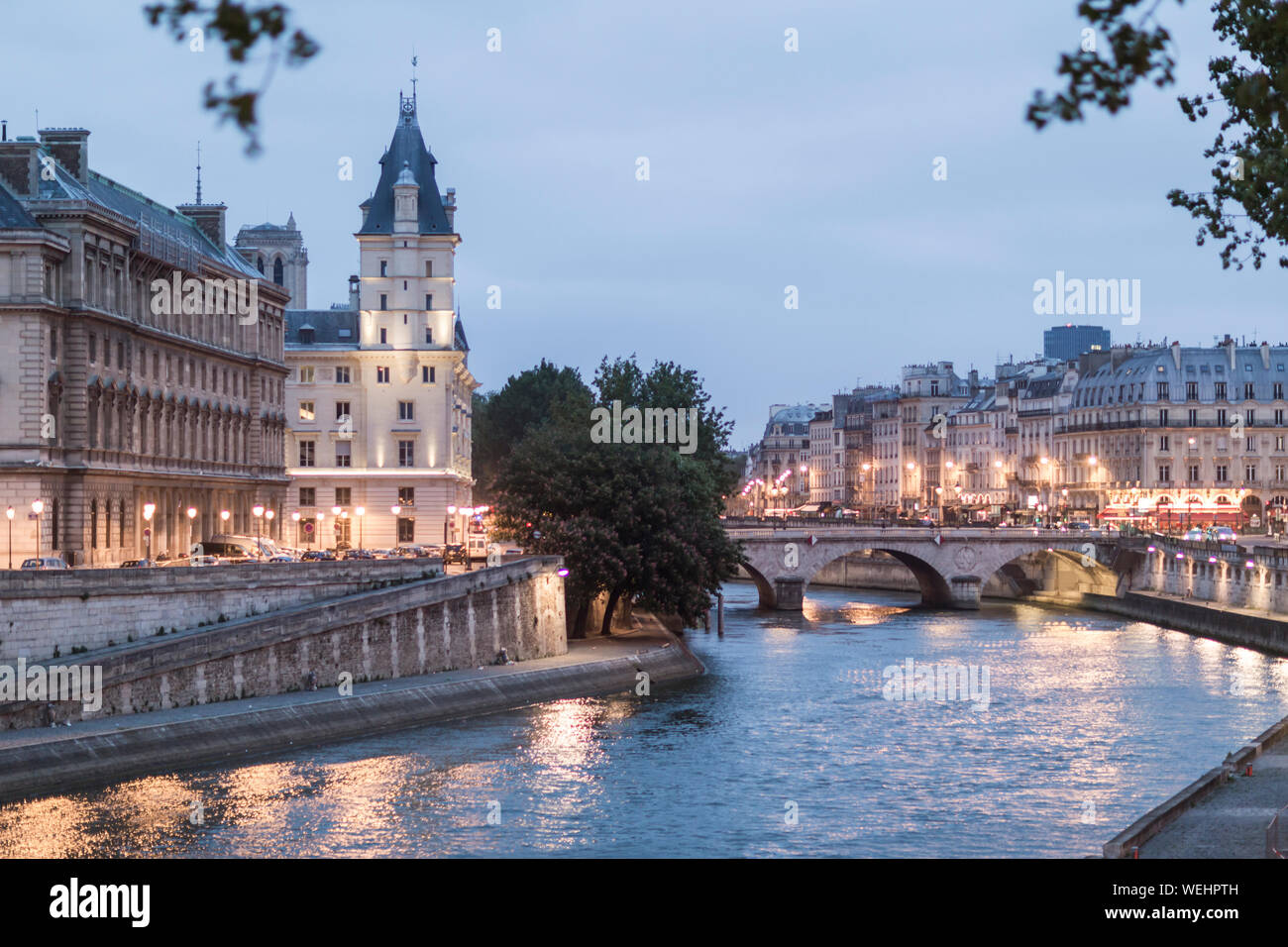 Seine, Pont Saint-Michel, Île de la Cité, die Gerichte, in der Nacht mit Beleuchtung, Paris, Frankreich Stockfoto