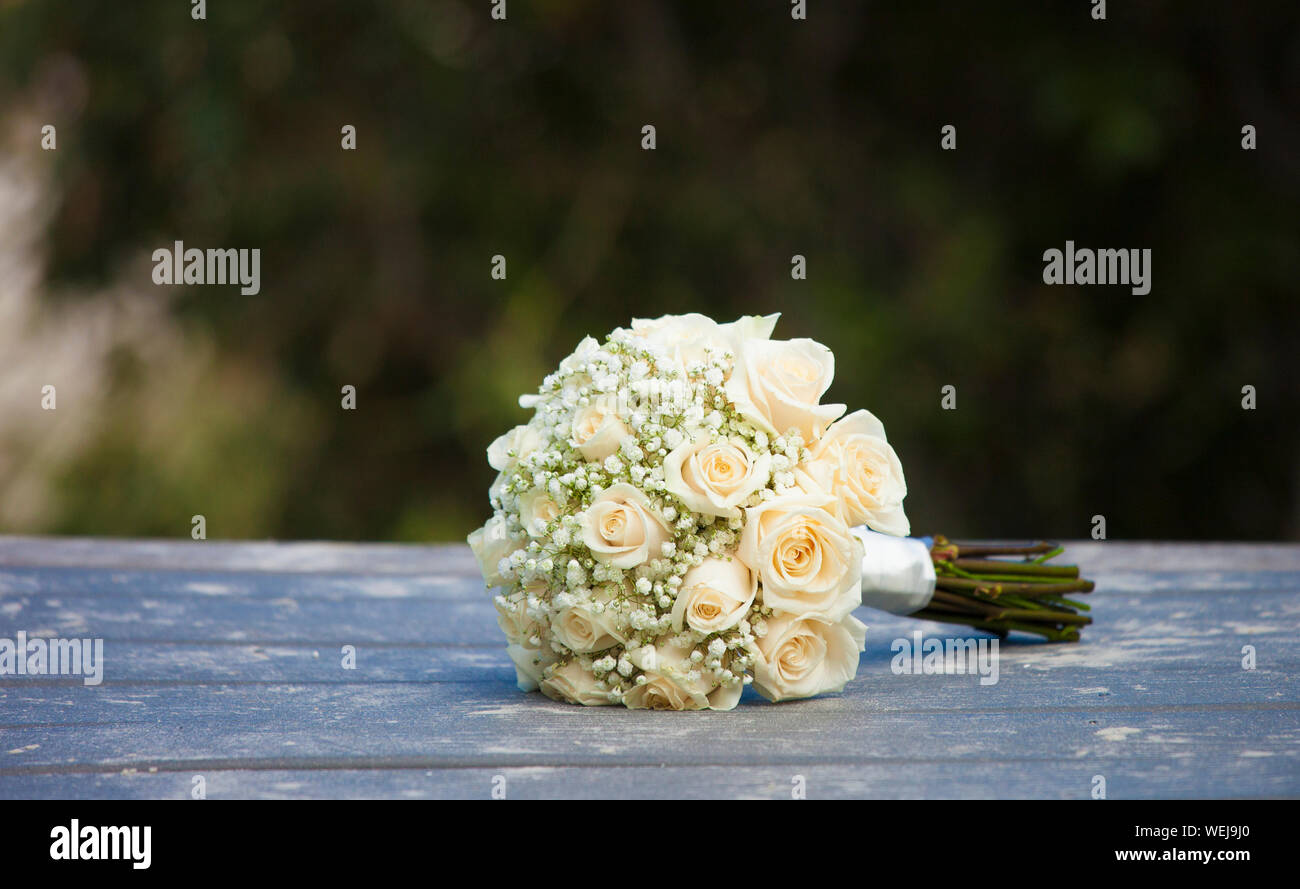 Blumenstrauß aus Rosen für Hochzeit Hochzeit im Freien Stockfoto