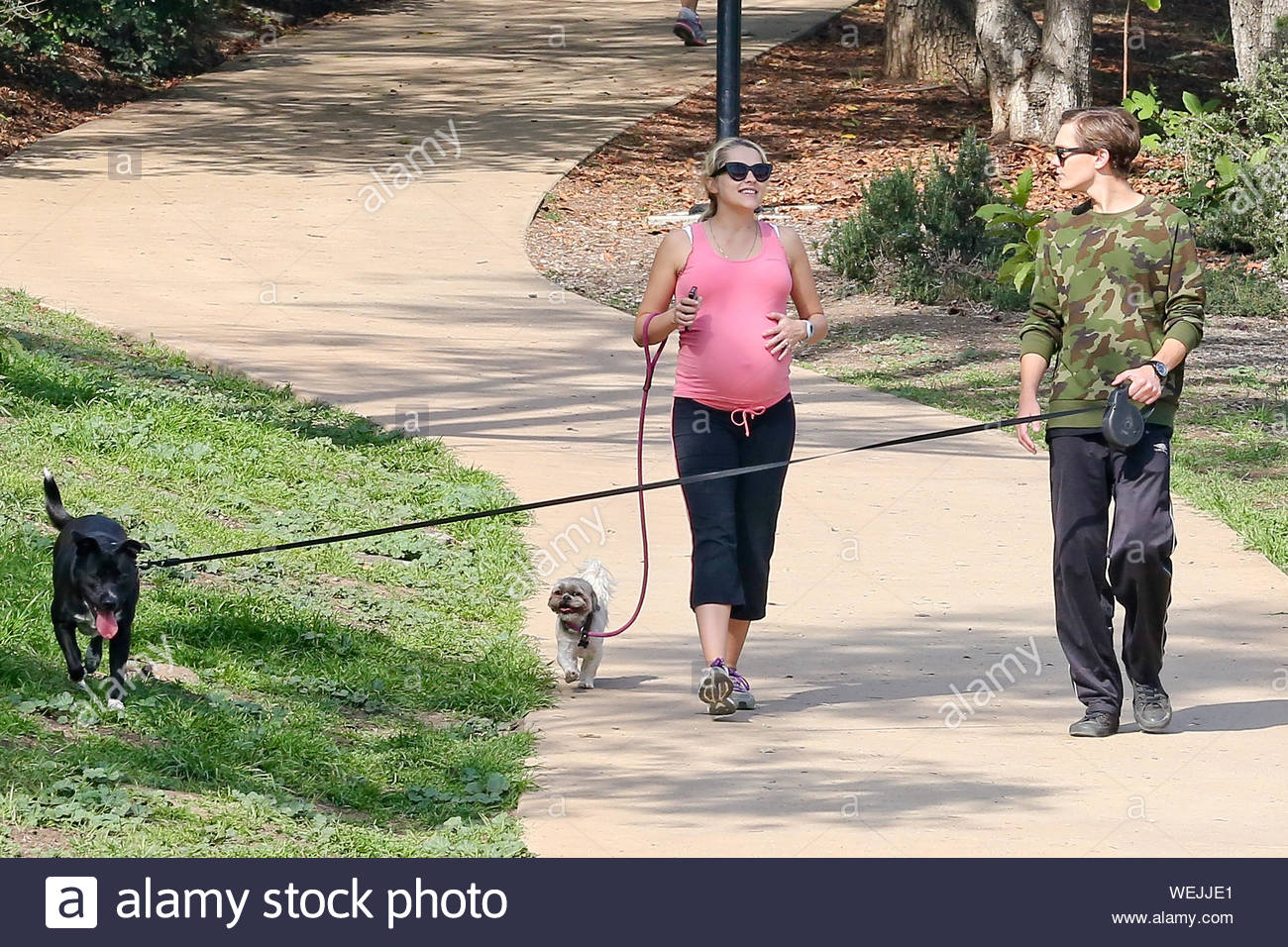 Los Angeles Ca Die Warm Stern Teresa Palmer Die Ihr Erstes Kind Erwarten Ist Mit Ihrem 18, the originals actress announced on instagram sunday, sharing a photo from the california ceremony with the caption, 8.18.18. warm stern teresa palmer