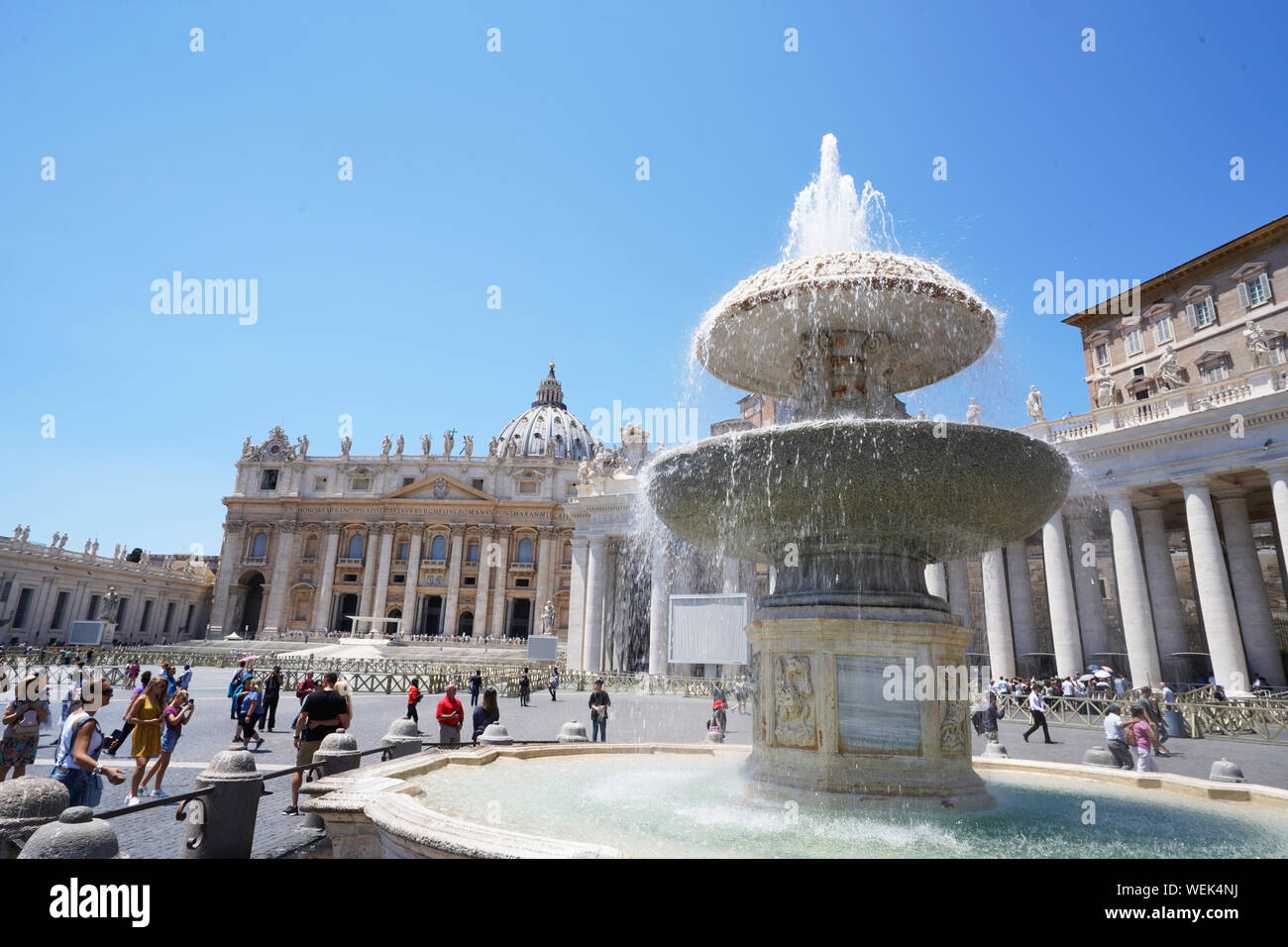 Der Basilika St. Peter mit Brunnen - Petersdom - "Basilica di San Pietro und das Quadrat, Rom, Italien Stockfoto