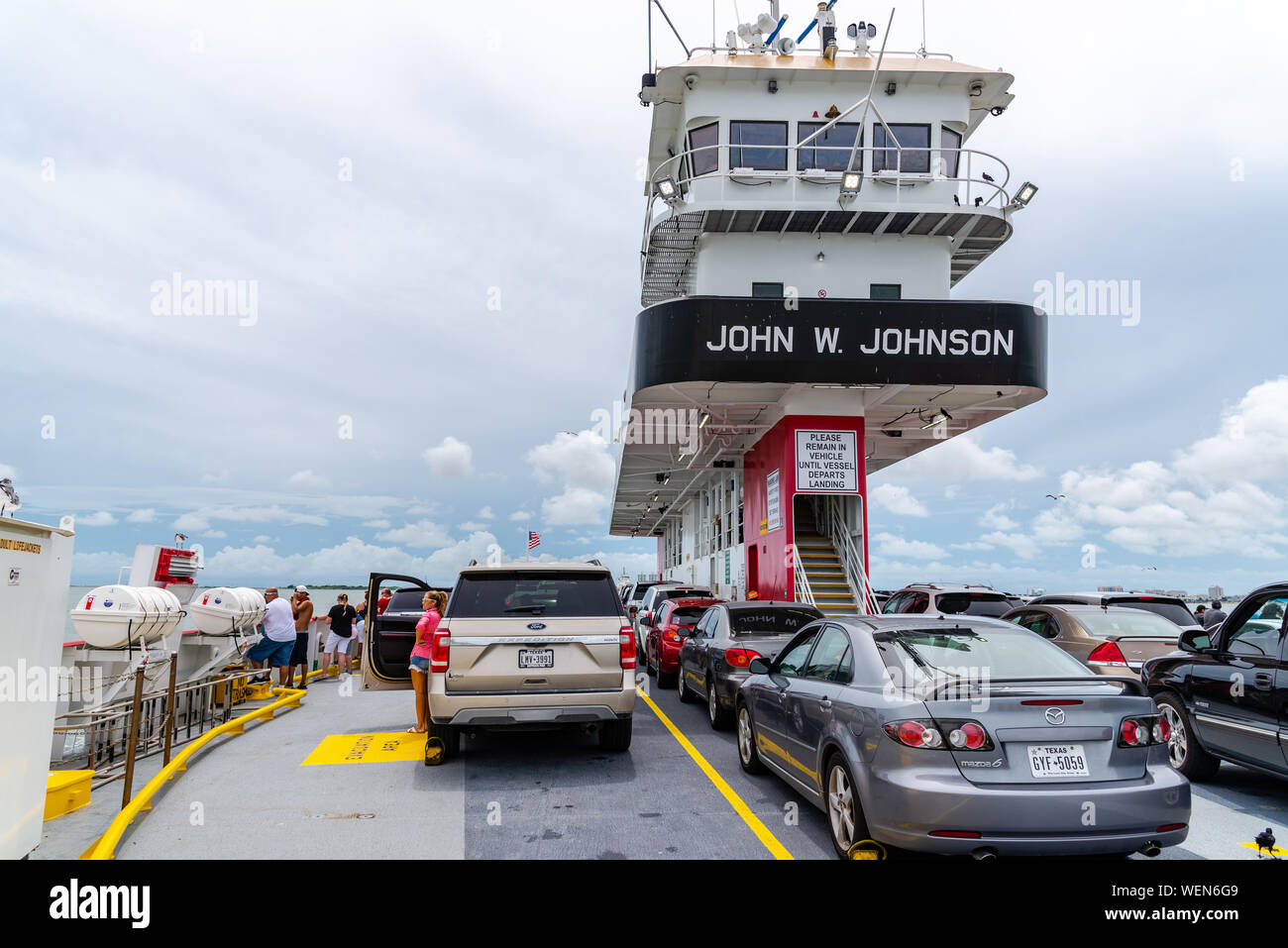 Fähre Passagiere und Autos zwischen Bolivar und Galveston. Texas, USA. Stockfoto