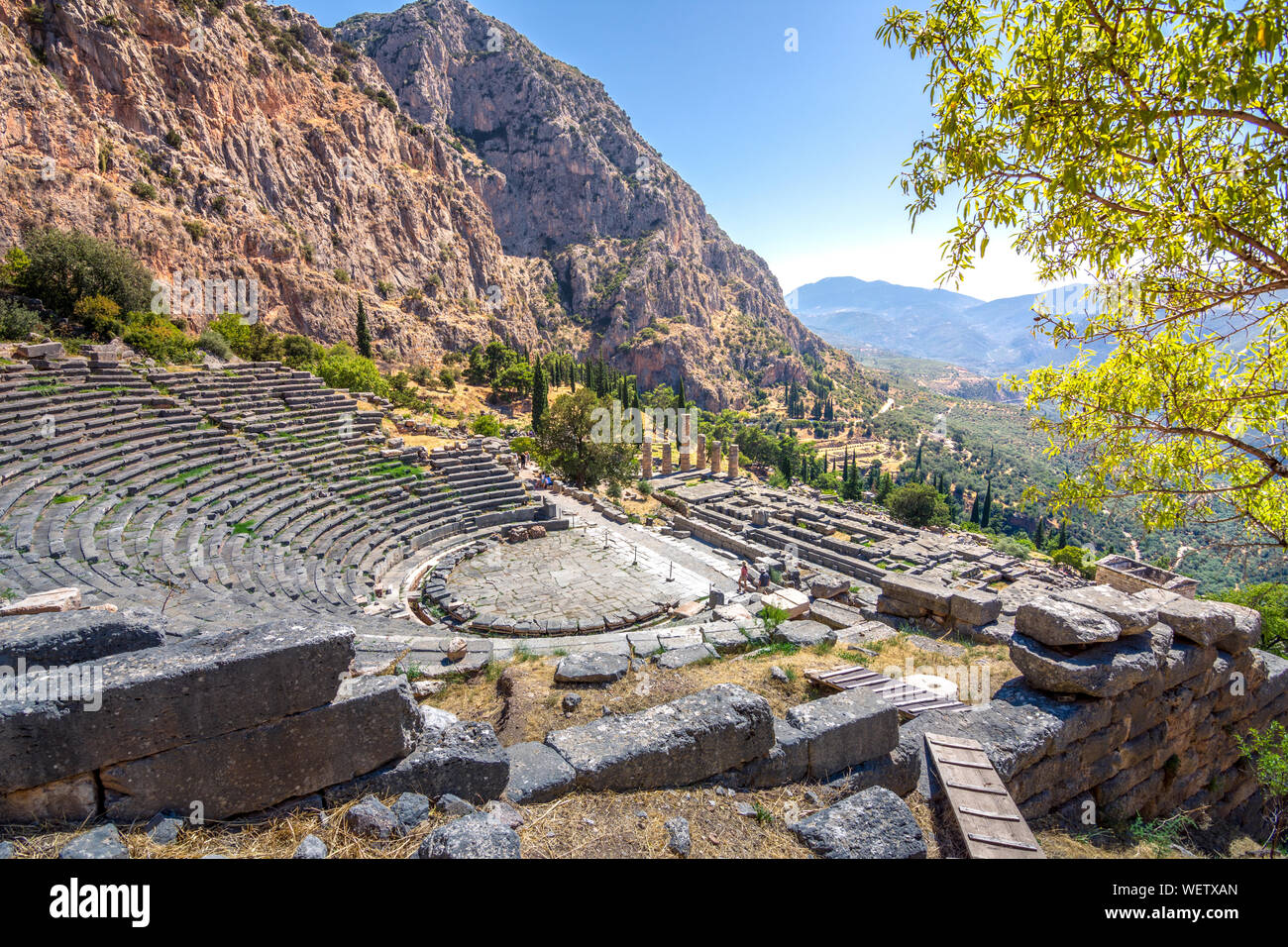 Das Amphitheater und der Tempel des Apollo in Delphi, Griechenland Stockfoto