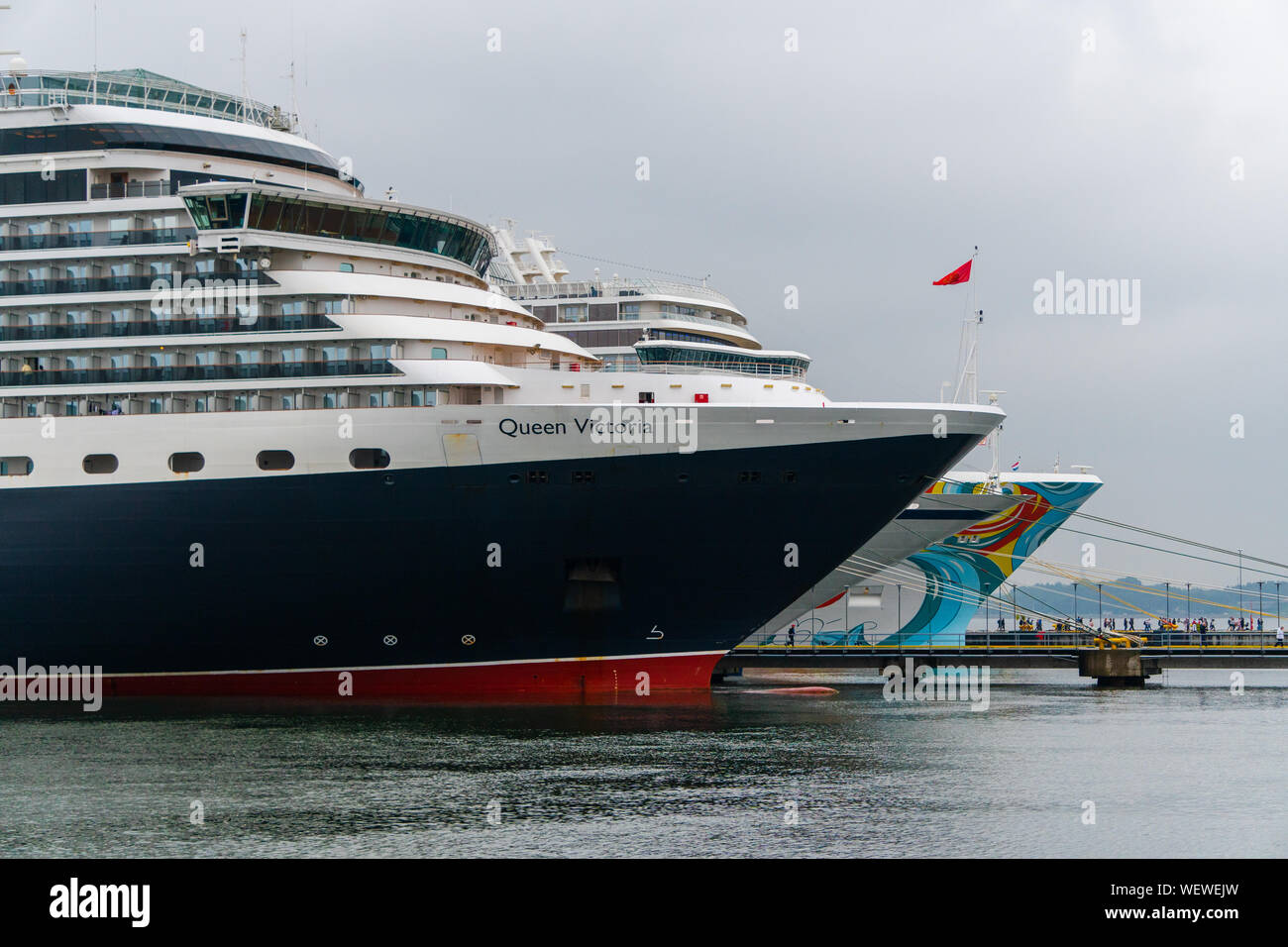 Kreuzfahrtschiff Queen Victoria Cunard Schiff der Flotte in den Hafen von vanasadam Tallinn in Estland. Kreuzfahrt in der Ostsee. Stockfoto
