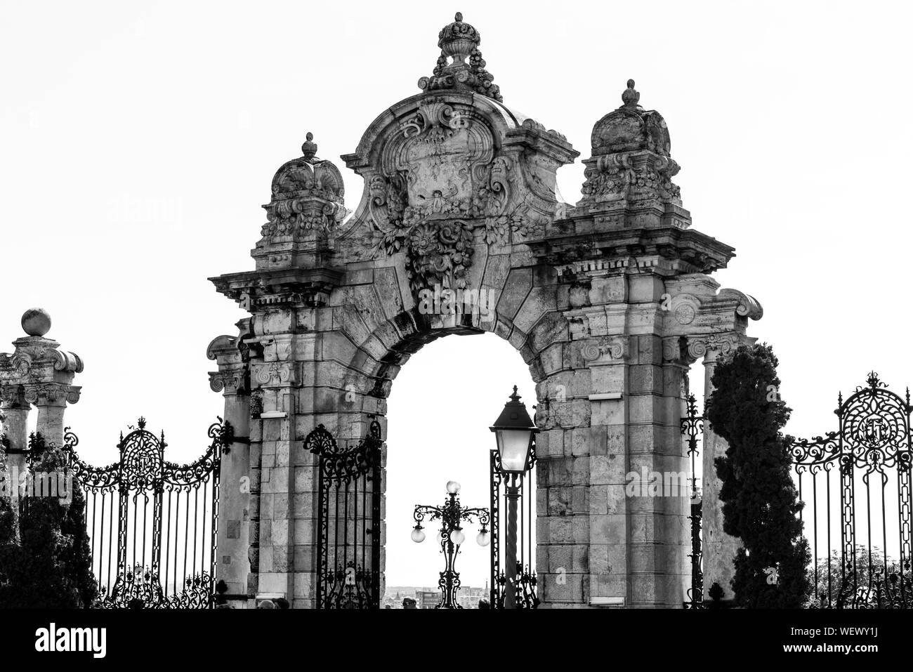 Budapest, Ungarn - 11 August, 2019: der Habsburger Tor Schloss Buda Schwarz und Weiß Stockfoto