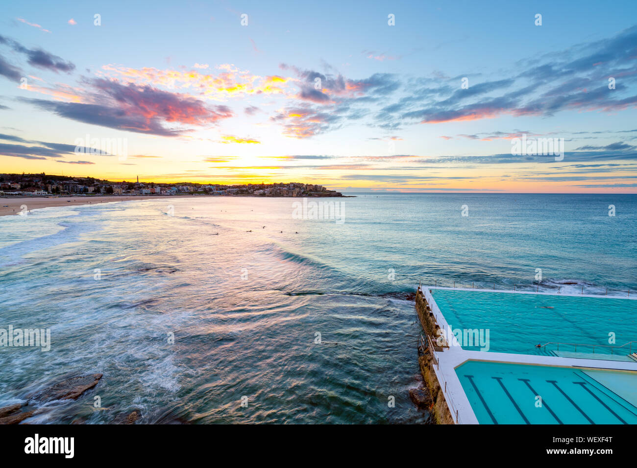 Bondi Beach in Sydney bei Sonnenaufgang nach Norden Stockfoto