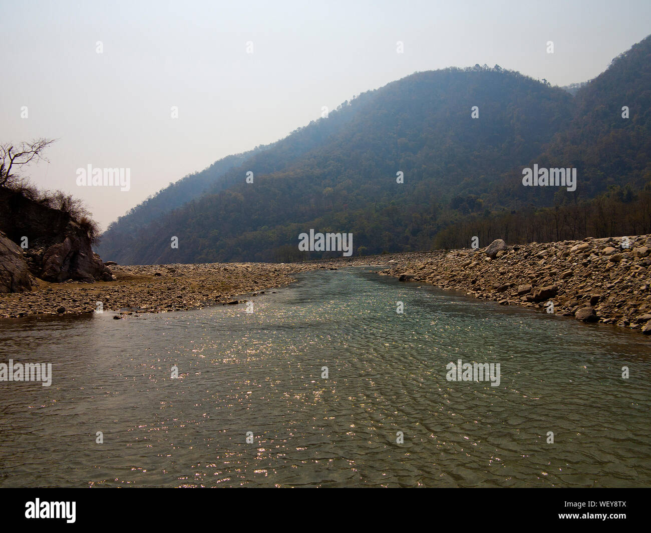 Ladhya Fluss, bekannt durch Jim Corbett im Buch Menschenfresser von Kumaon, Kumaon Hügel, Uttarakhand, Indien Stockfoto