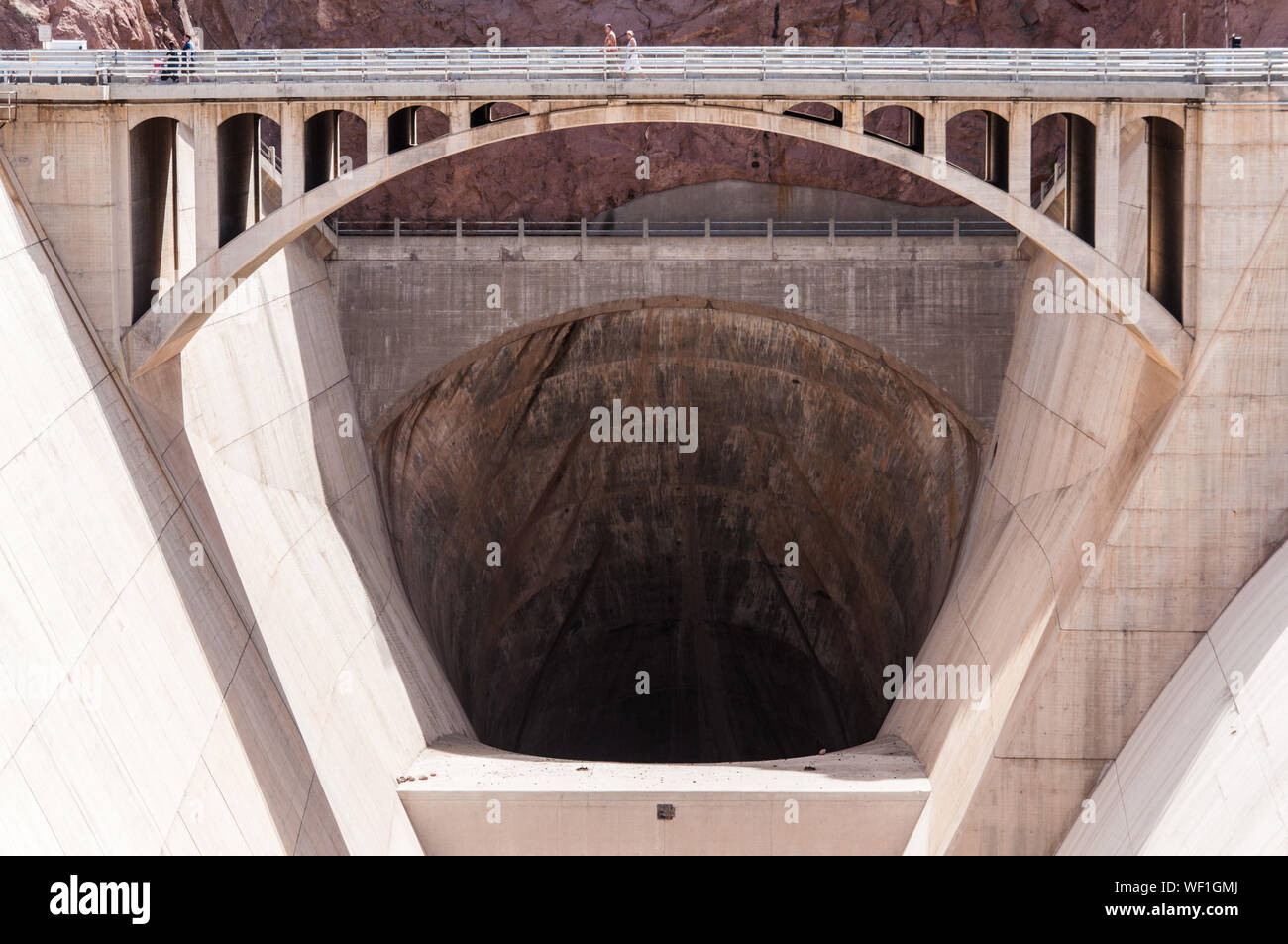 Bogenbrücke am Hoover Dam Stockfoto