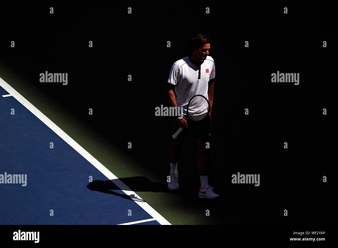 New York, Vereinigte Staaten. 30 Aug, 2019. Flushing Meadows, New York, Vereinigte Staaten - 30 August 2019. Roger Federer während seiner dritten Runde gegen Daniel Evans von Großbritannien bei den US Open in Flushing Meadows, New York. Federer gewann das Match in zwei Sätzen. Quelle: Adam Stoltman/Alamy leben Nachrichten Stockfoto