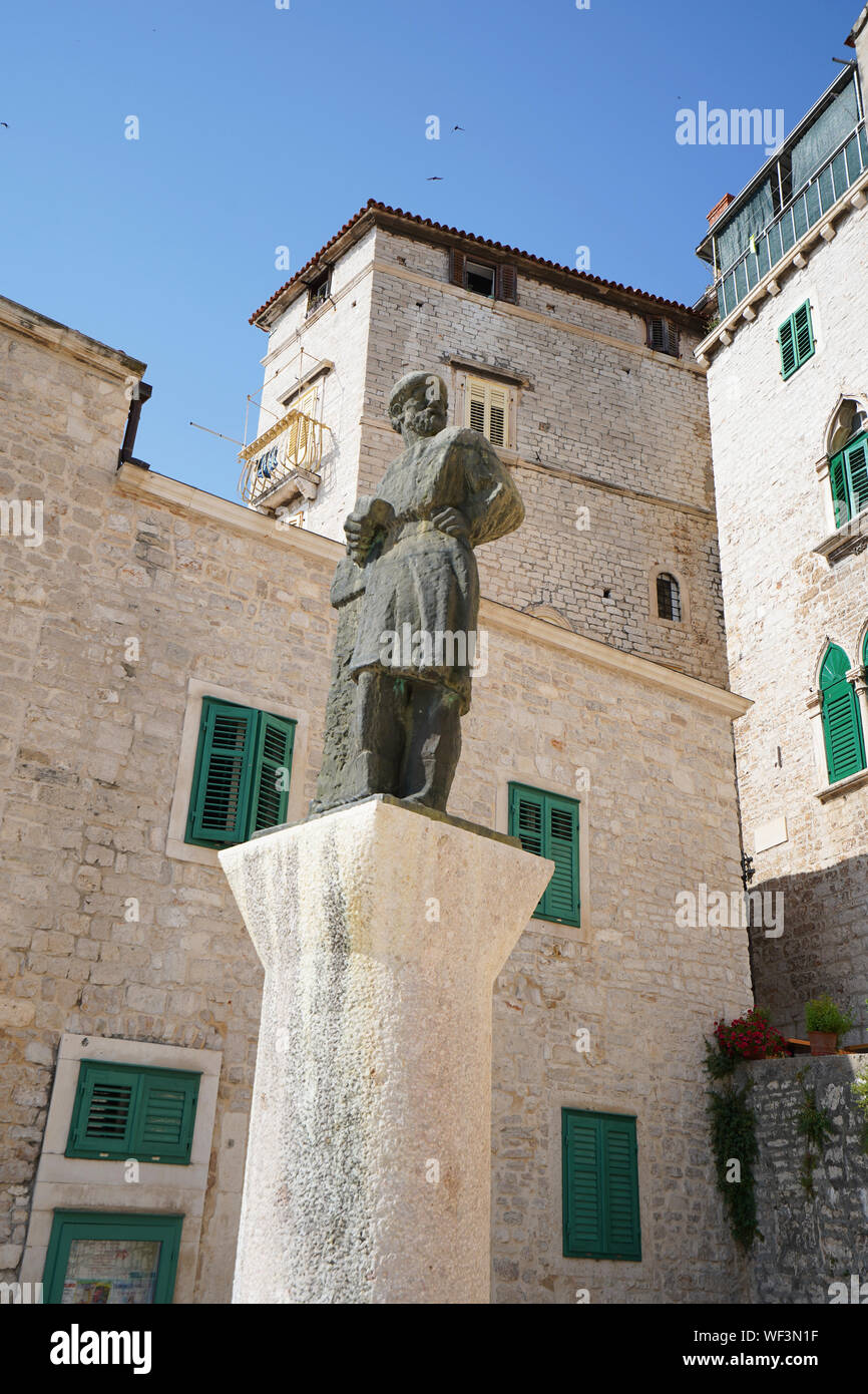 Skulptur von Juraj Dalmatinac, Architekt aus Kathedrale von St. James. Stadt Zadar an der kroatischen Adriaküste Stockfoto